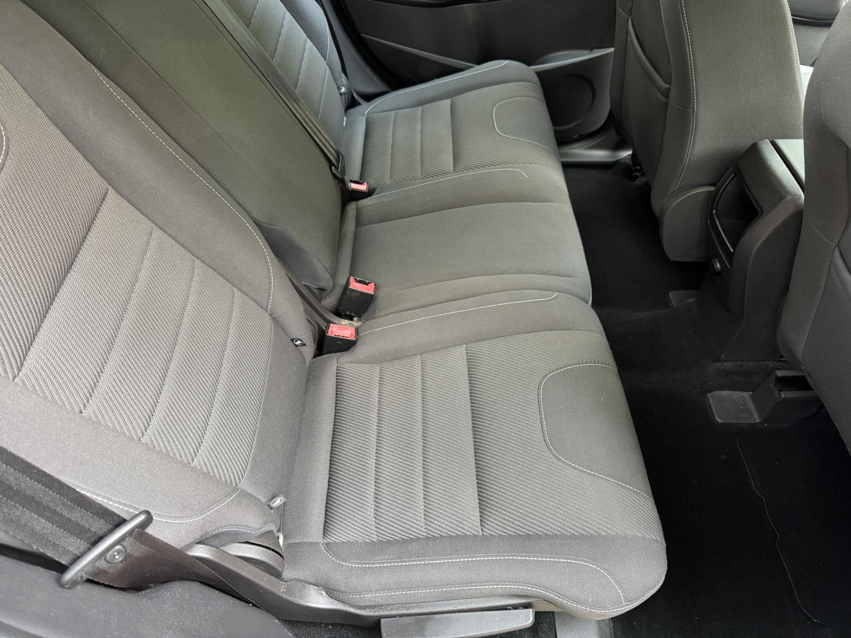 Ford Kuga 2.0 TDCi Zetec SUV 5dr Diesel Powershift AWD Euro 6 (s/s) (150 ps)