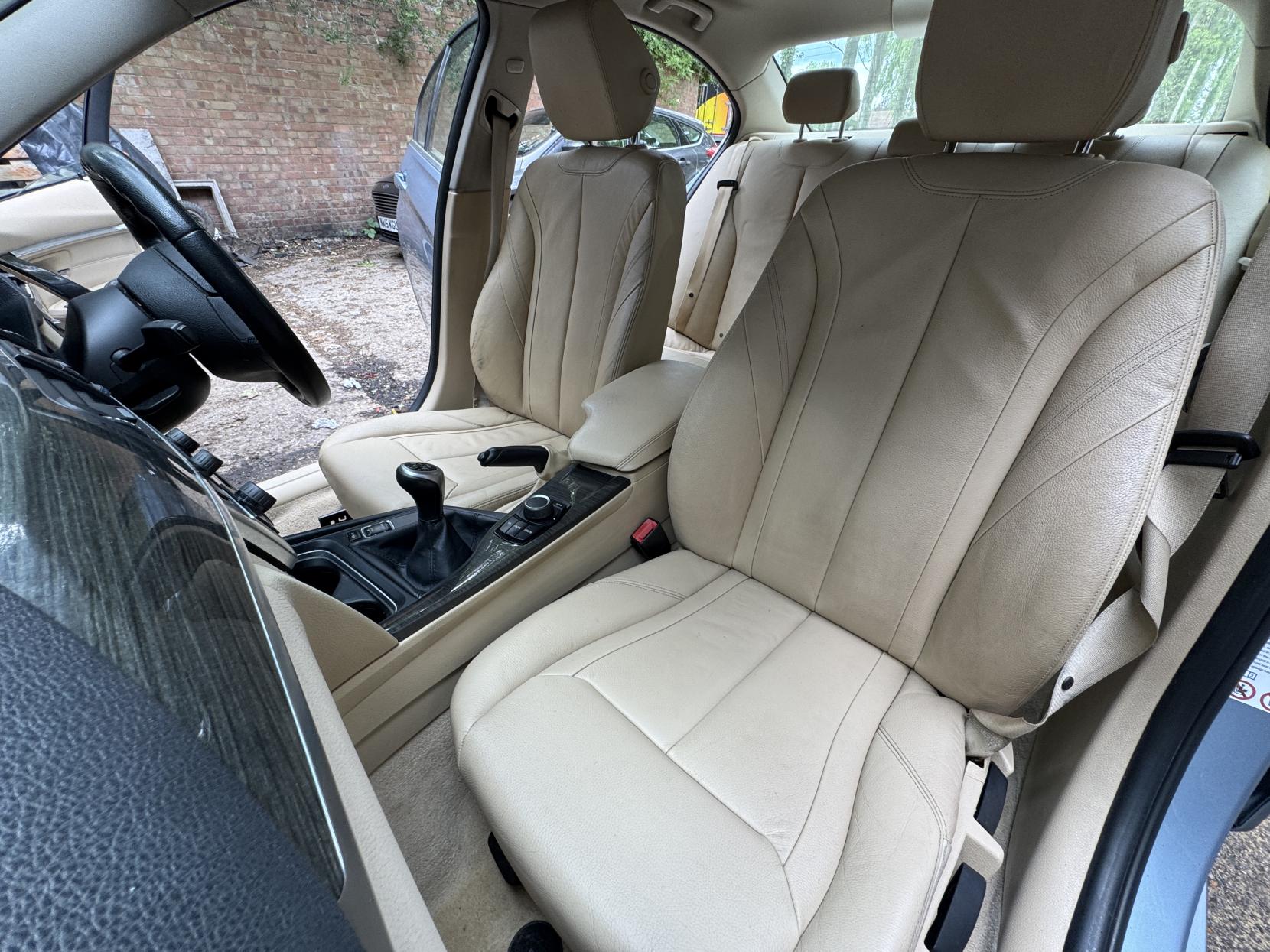 BMW 3 Series 2.0 320i Luxury Saloon 4dr Petrol Manual Euro 6 (s/s) (184 ps)