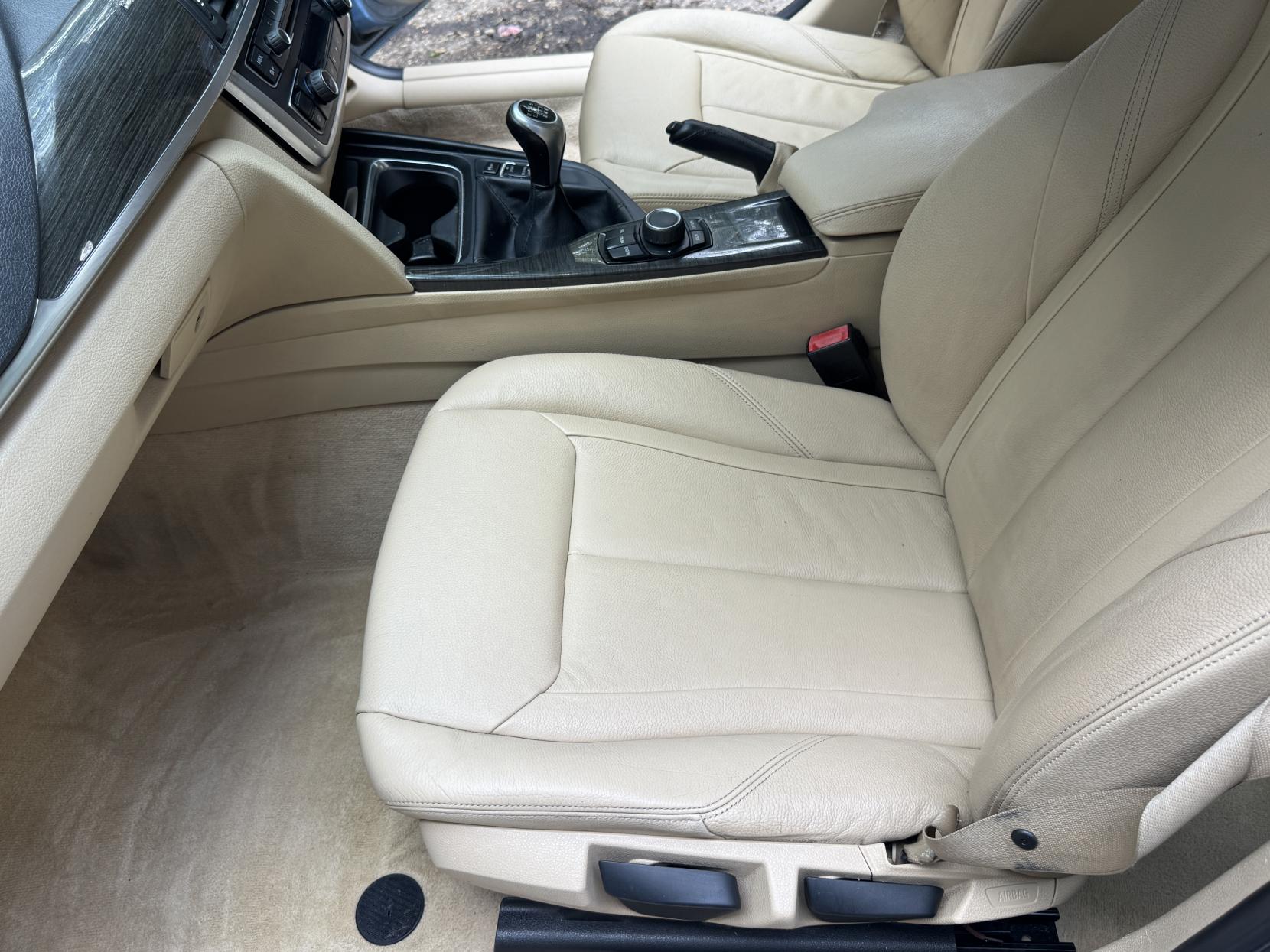 BMW 3 Series 2.0 320i Luxury Saloon 4dr Petrol Manual Euro 6 (s/s) (184 ps)