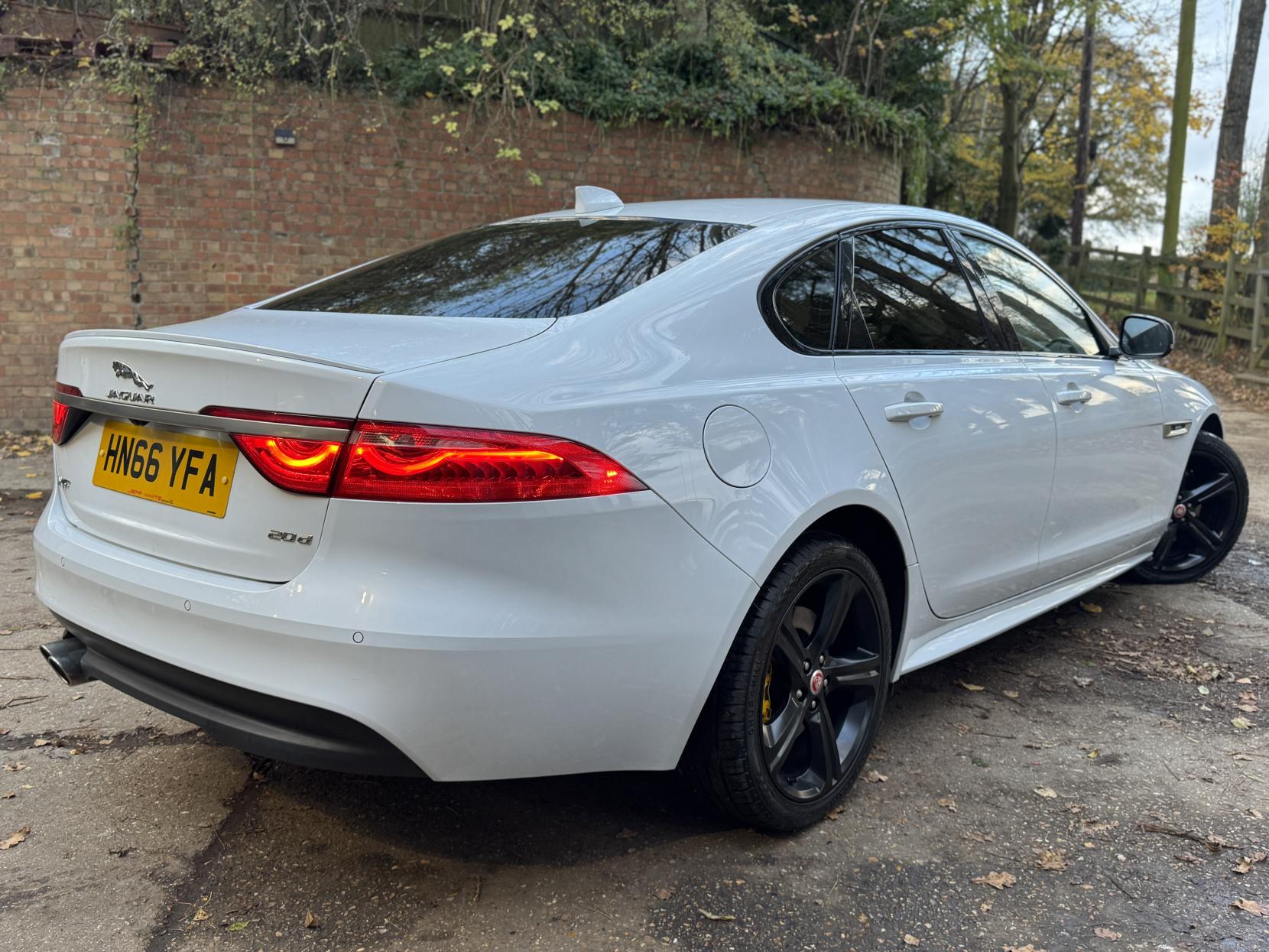 Jaguar XF 2.0d R-Sport Saloon 4dr Diesel Auto Euro 6 (s/s) (180 ps)