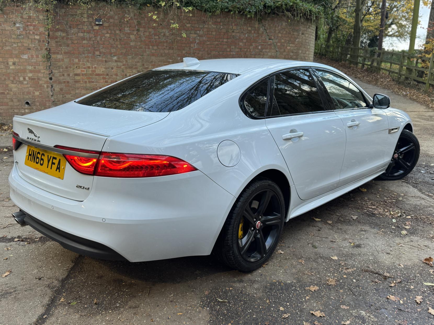 Jaguar XF 2.0d R-Sport Saloon 4dr Diesel Auto Euro 6 (s/s) (180 ps)