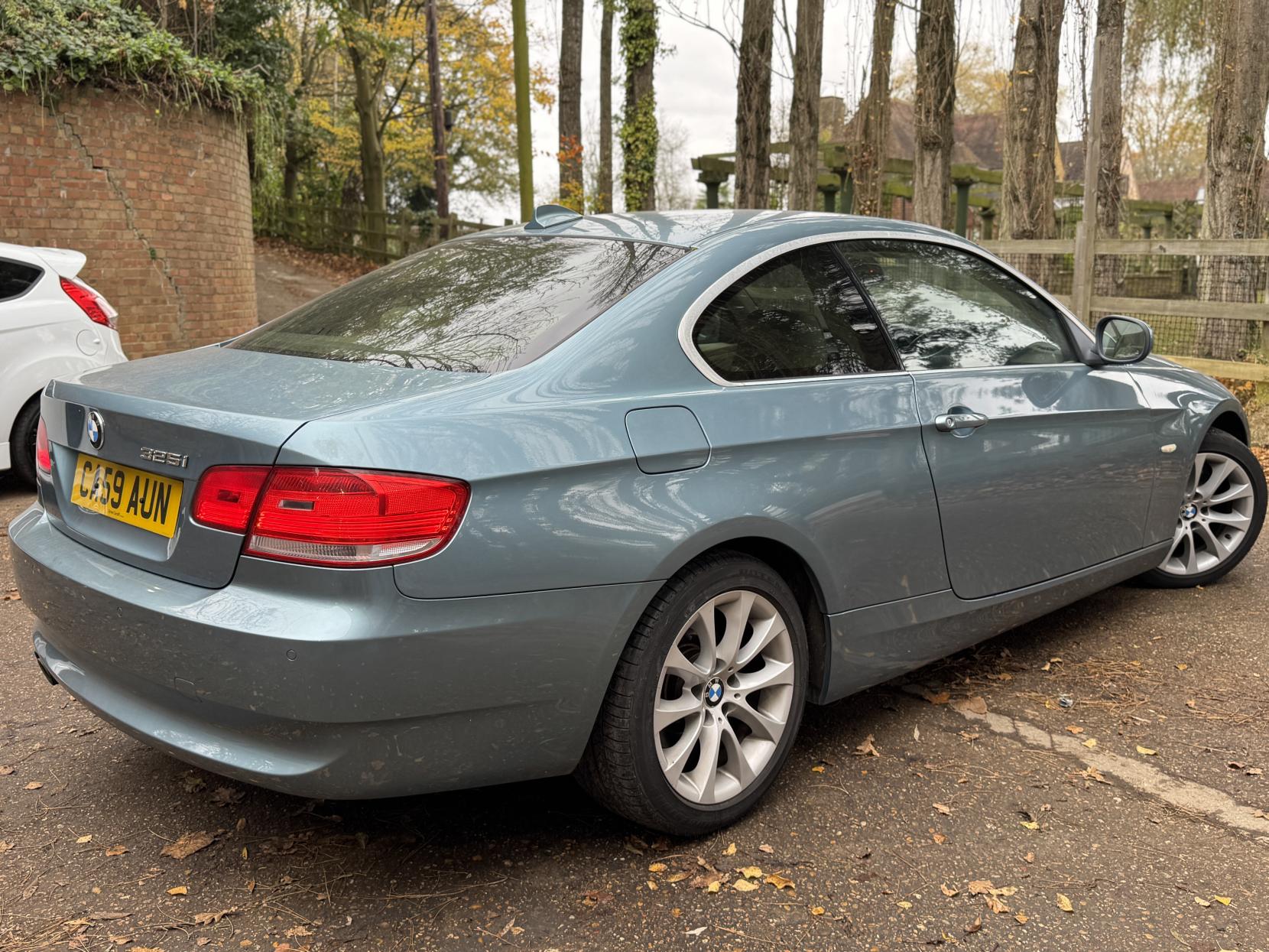 BMW 3 Series 3.0 325i SE Coupe 2dr Petrol Steptronic Euro 5 (218 ps)