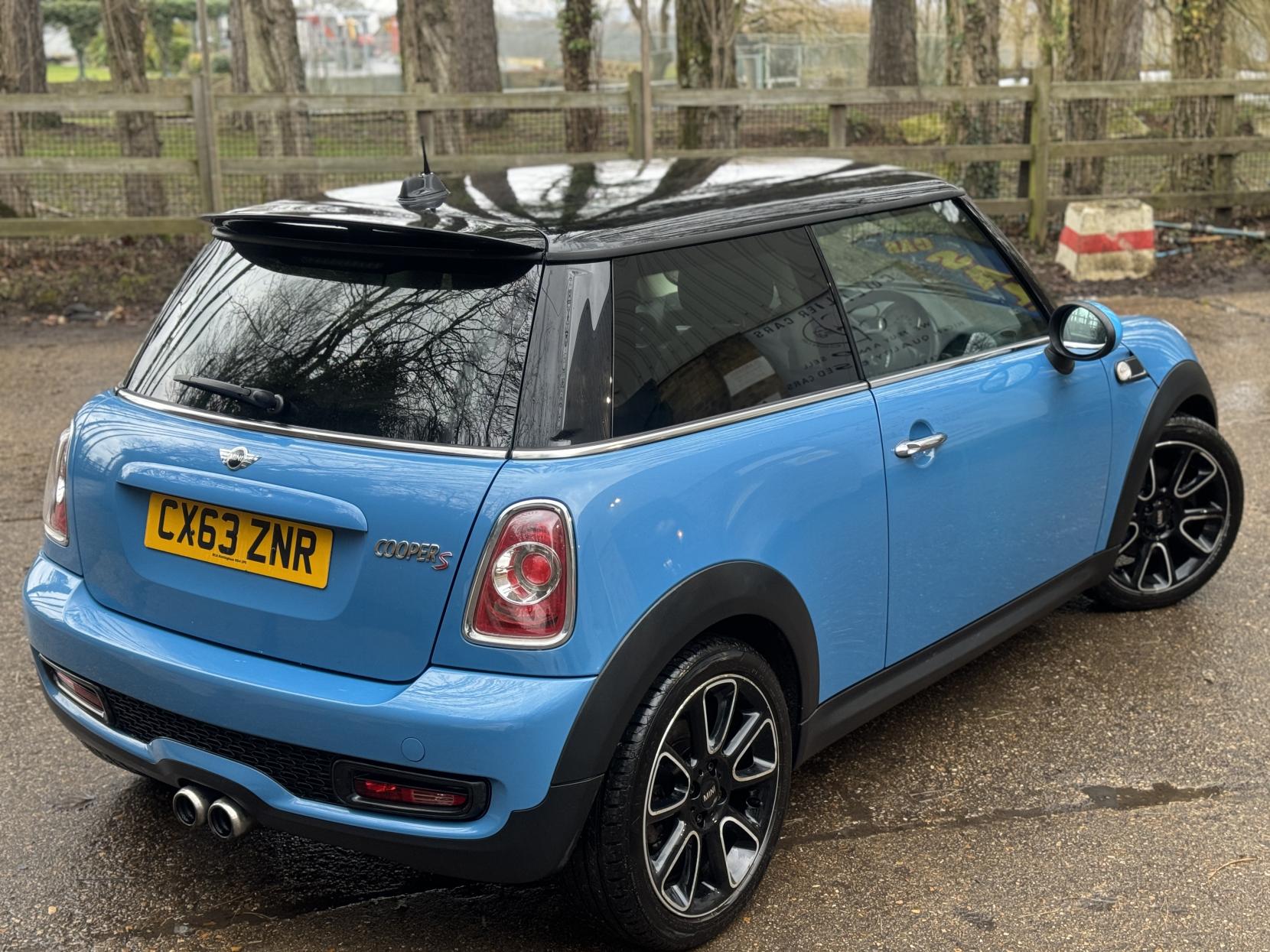 MINI Hatch 1.6 Cooper S Bayswater Hatchback 3dr Petrol Manual Euro 5 (s/s) (184 ps)