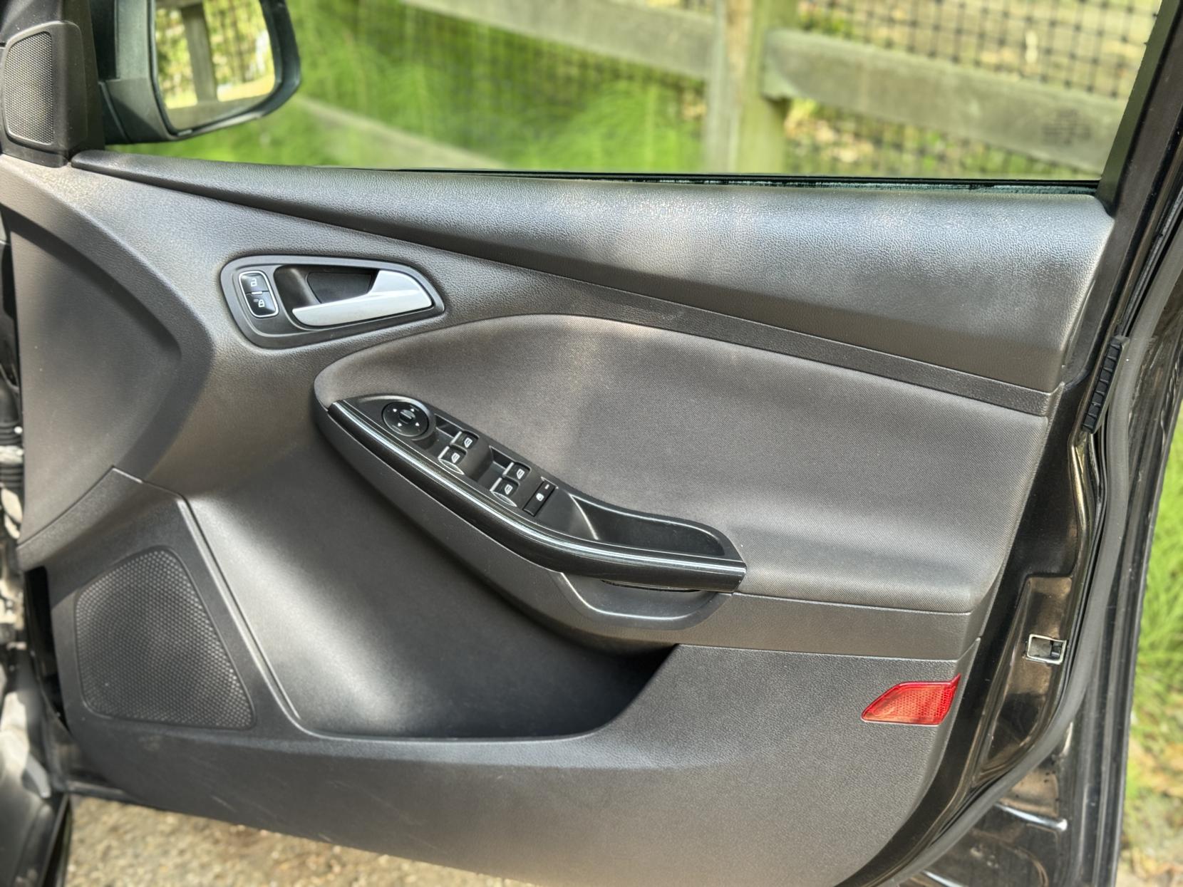 Ford Focus 1.0T EcoBoost Titanium Hatchback 5dr Petrol Manual Euro 6 (s/s) (100 ps)