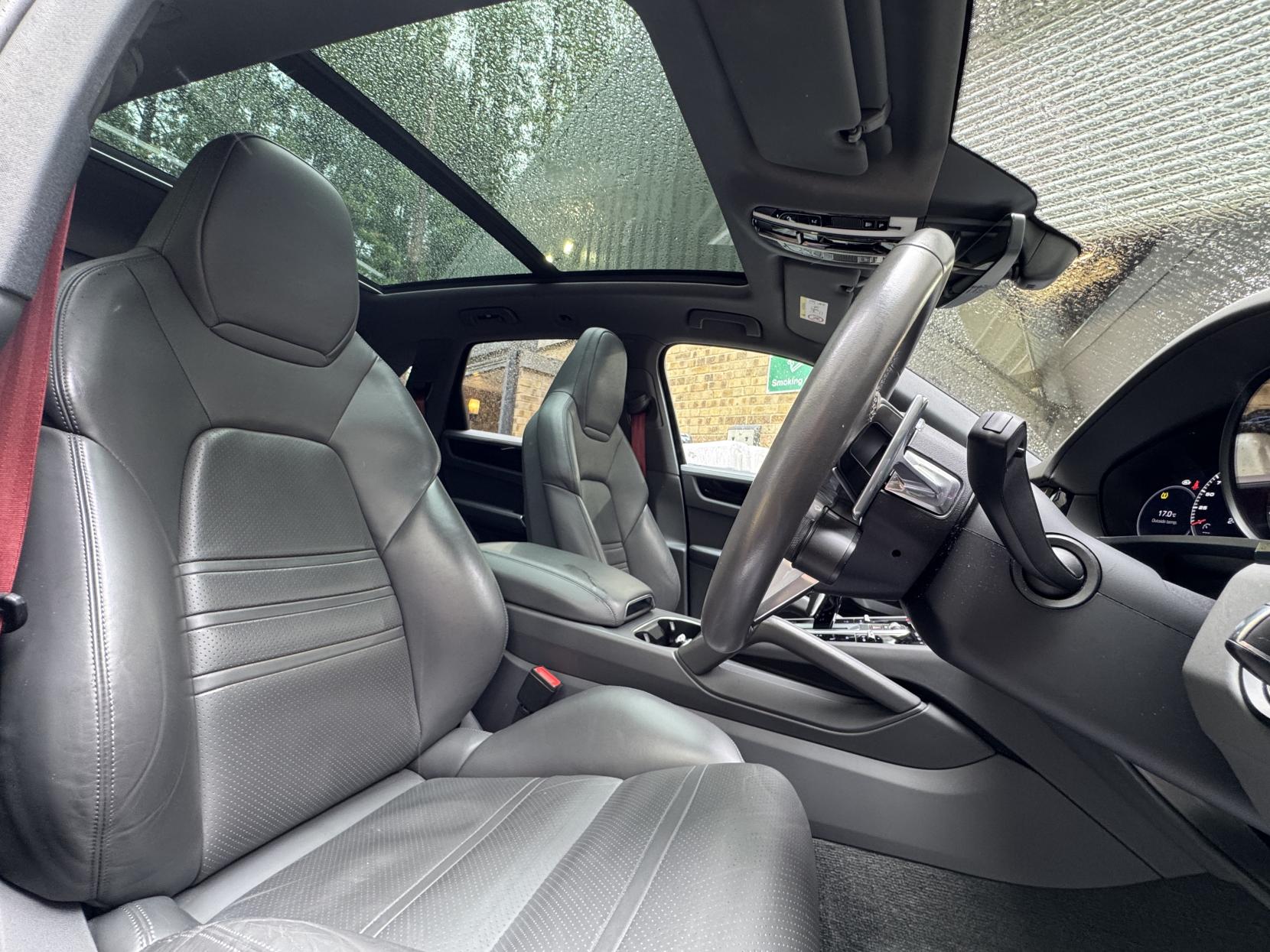 Porsche Cayenne 3.0T V6 GPF SUV 5dr Petrol TiptronicS 4WD Euro 6 (s/s) (340 ps)