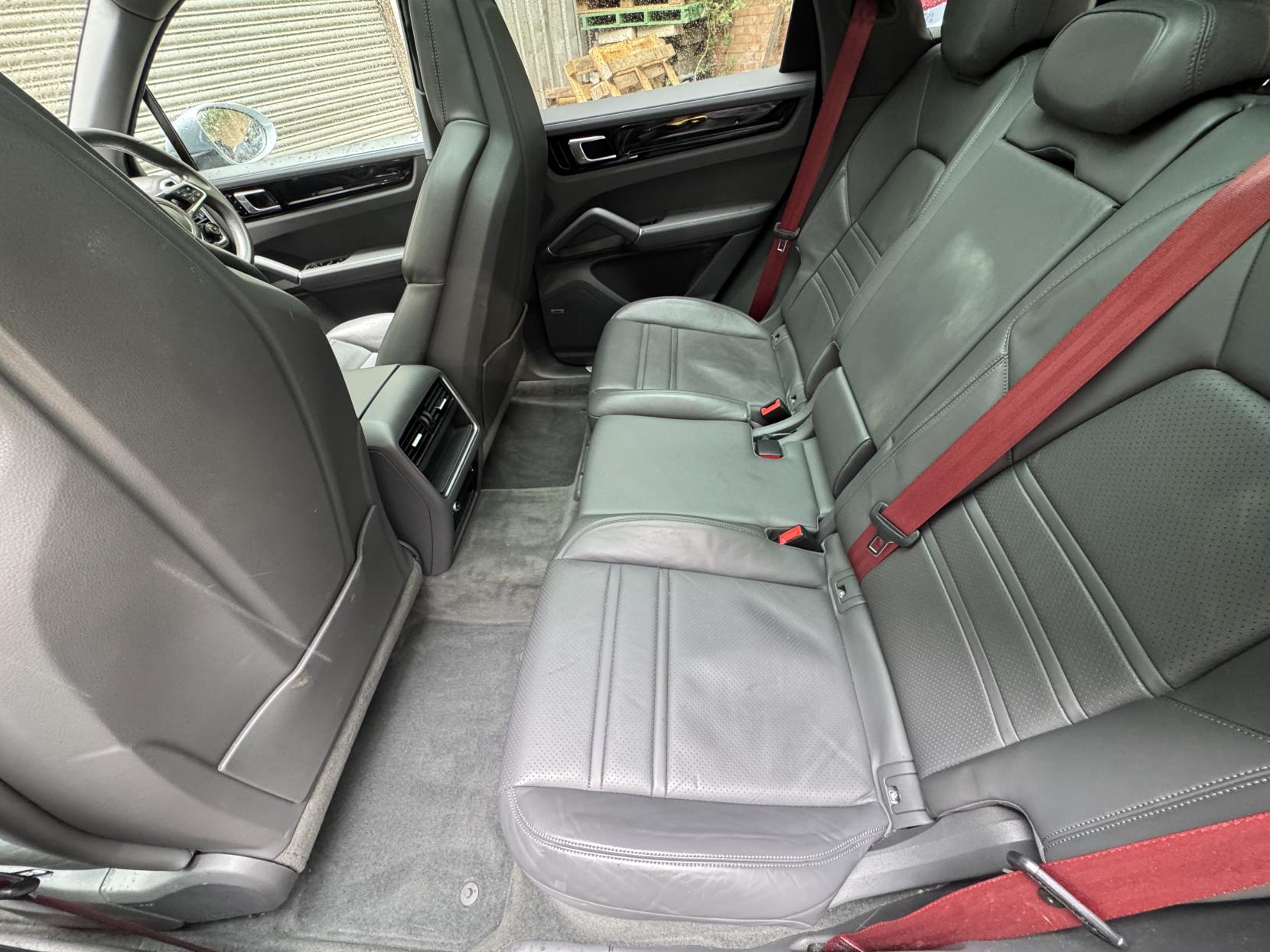 Porsche Cayenne 3.0T V6 GPF SUV 5dr Petrol TiptronicS 4WD Euro 6 (s/s) (340 ps)