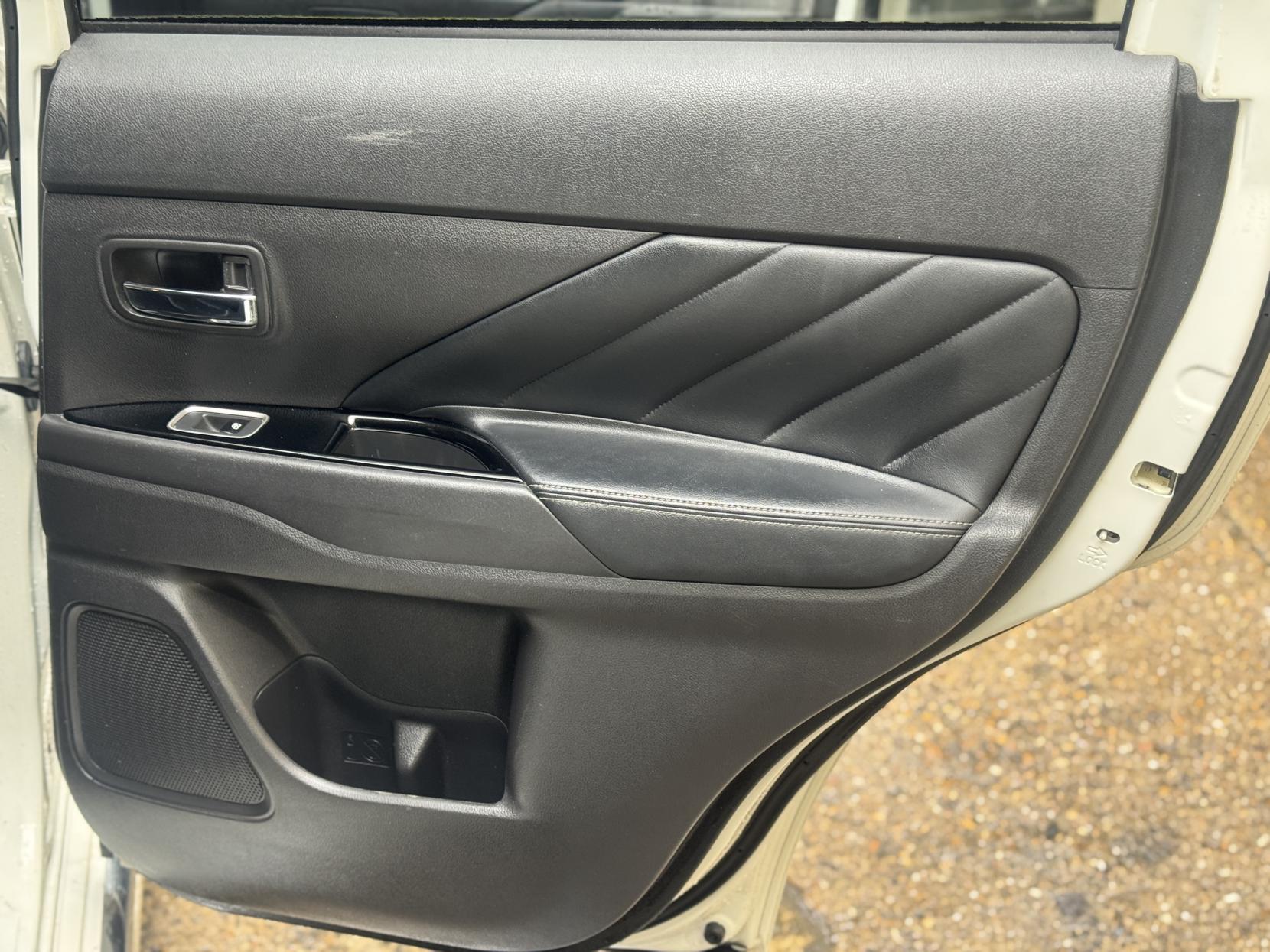 Mitsubishi Outlander 2.0h 12kWh GX4h SUV 5dr Petrol Plug-in Hybrid CVT 4WD Euro 6 (s/s) (200 ps)