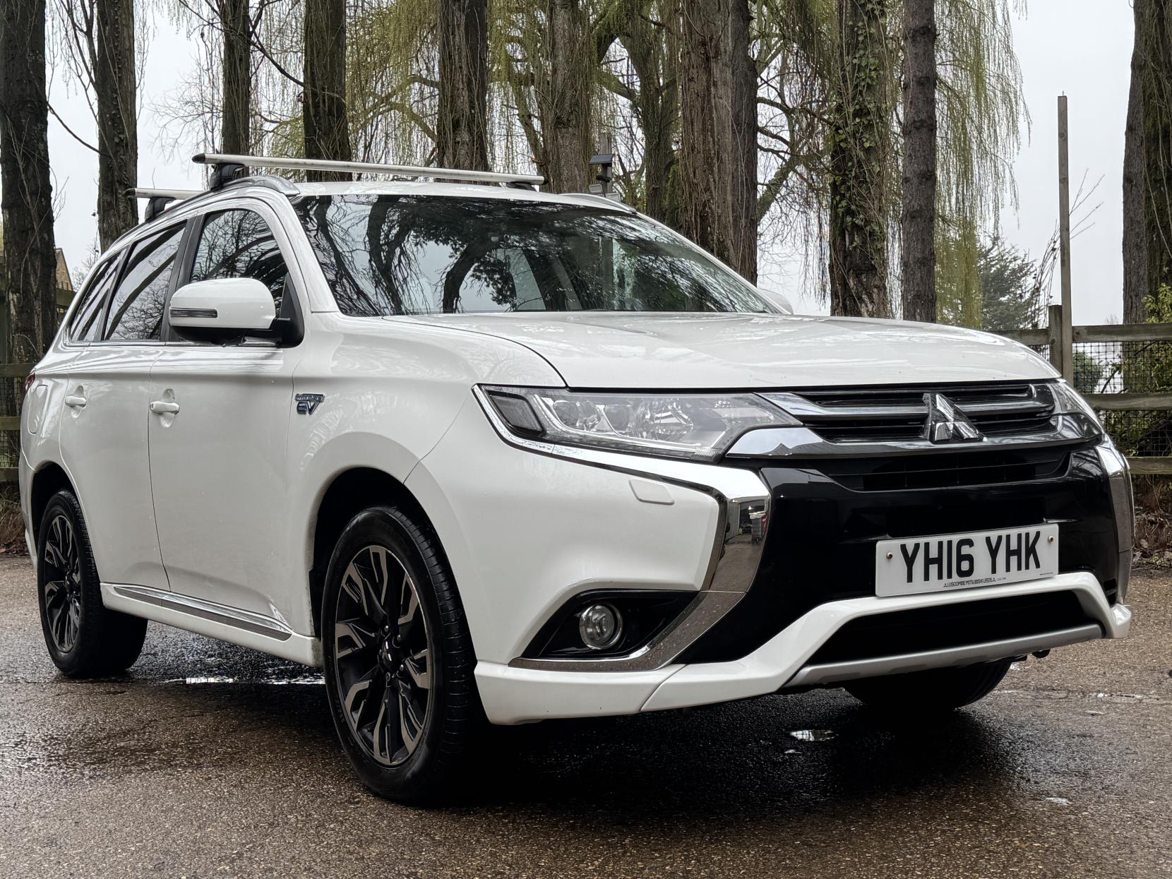 Mitsubishi Outlander 2.0h 12kWh GX4h SUV 5dr Petrol Plug-in Hybrid CVT 4WD Euro 6 (s/s) (200 ps)