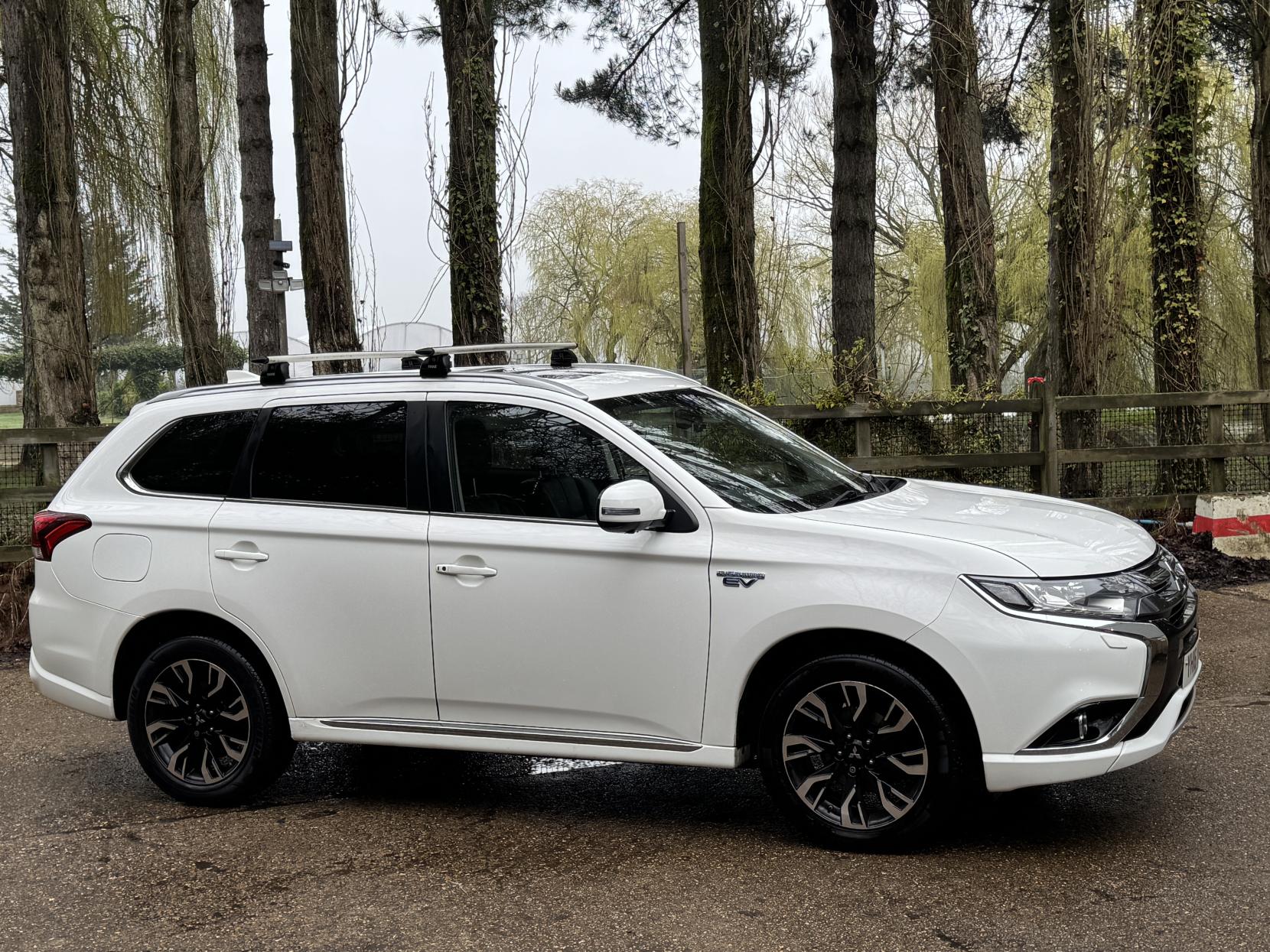Mitsubishi Outlander 2.0h 12kWh GX4h SUV 5dr Petrol Plug-in Hybrid CVT 4WD Euro 6 (s/s) (200 ps)