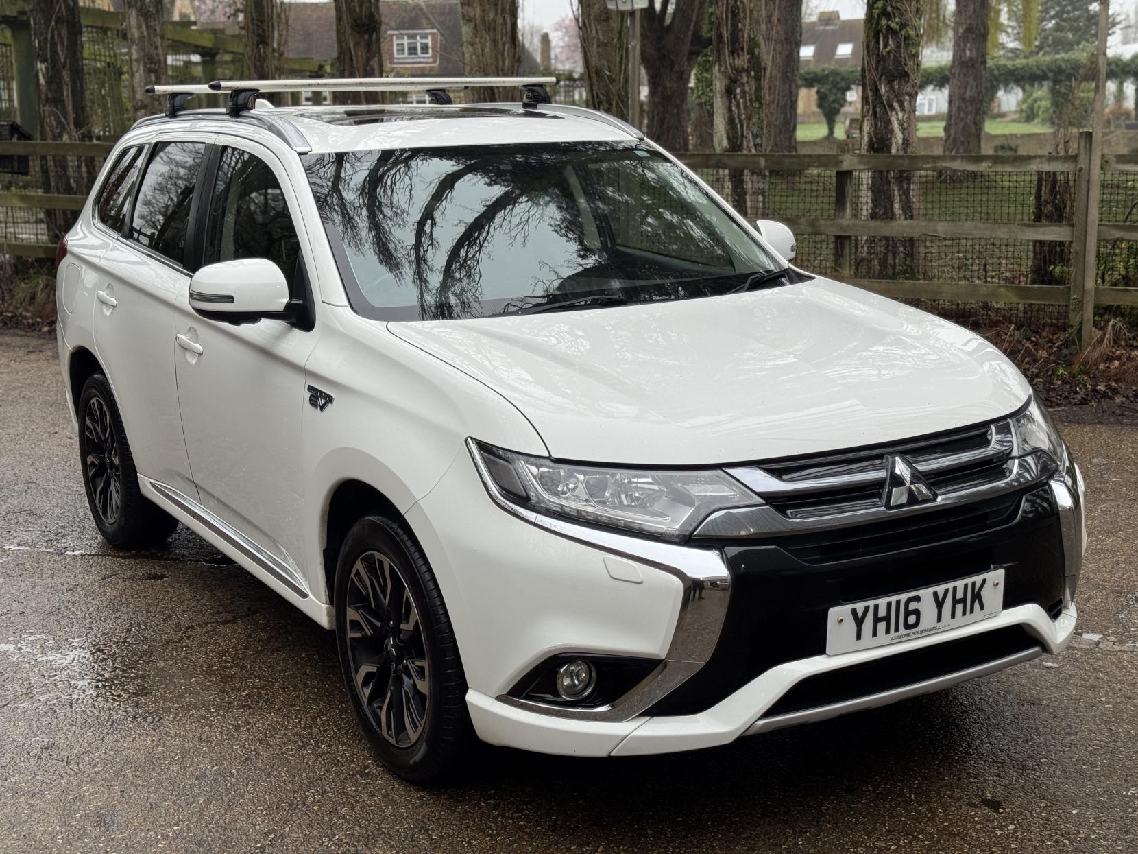 Mitsubishi Outlander 2.0h 12kWh GX4h SUV 5dr Petrol Plug-in Hybrid CVT 4WD Euro 6 (s/s) (200 ps)