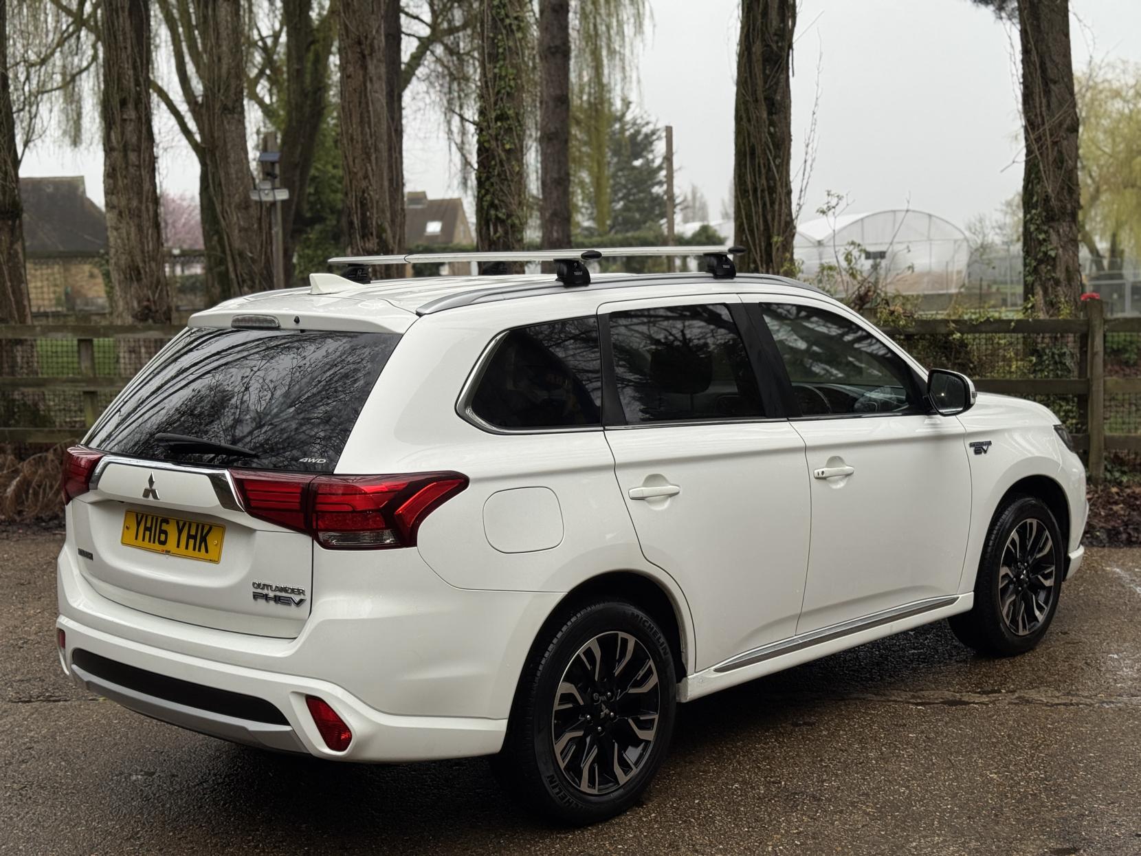 Mitsubishi Outlander 2.0h 12kWh GX4h SUV 5dr Petrol Plug-in Hybrid CVT 4WD Euro 6 (s/s) (200 ps)