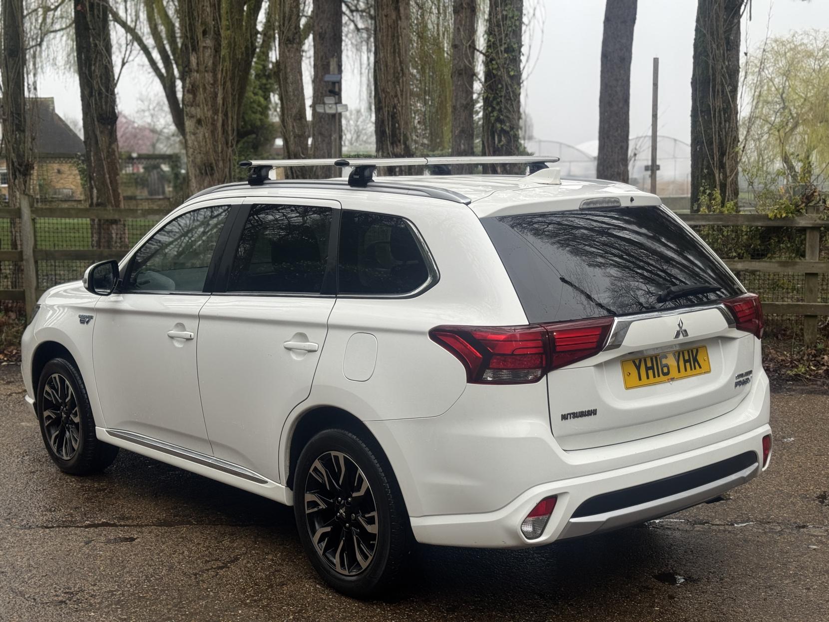 Mitsubishi Outlander 2.0h 12kWh GX4h SUV 5dr Petrol Plug-in Hybrid CVT 4WD Euro 6 (s/s) (200 ps)