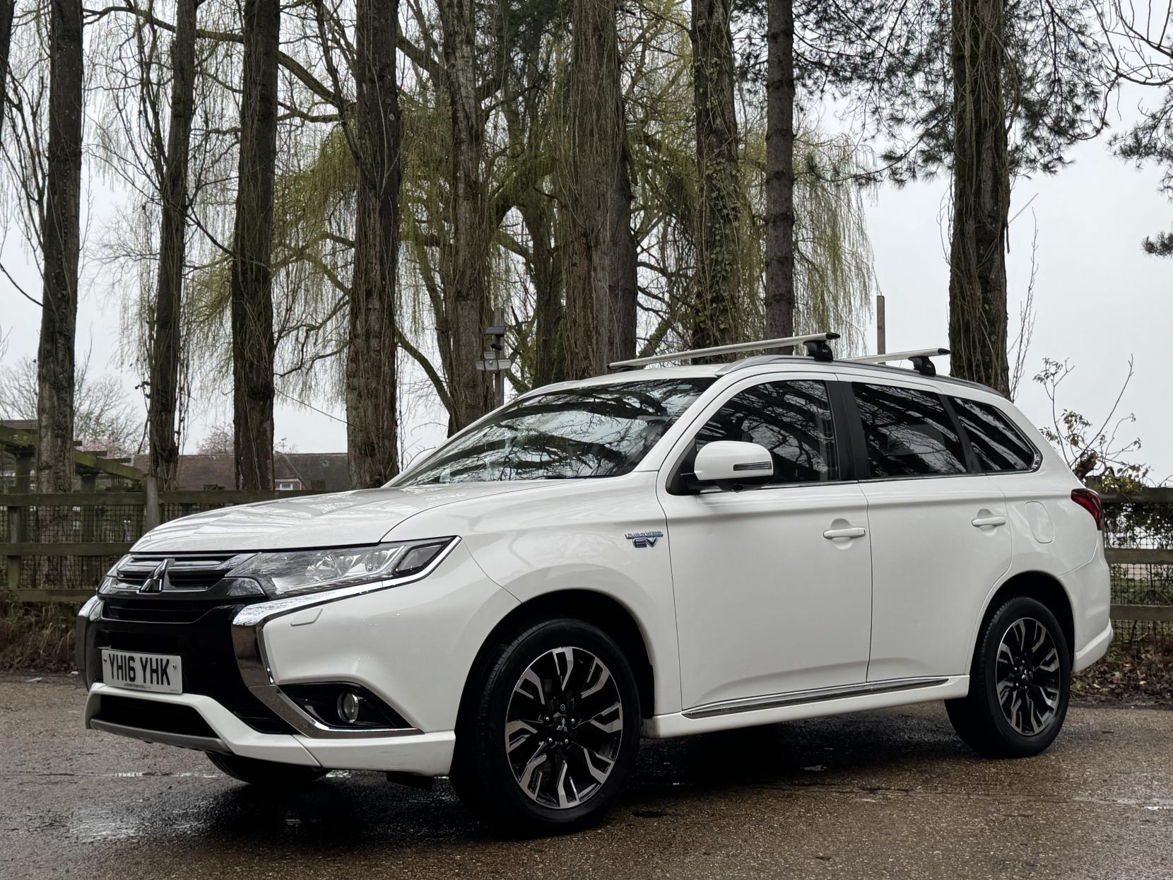 Mitsubishi Outlander 2.0h 12kWh GX4h SUV 5dr Petrol Plug-in Hybrid CVT 4WD Euro 6 (s/s) (200 ps)