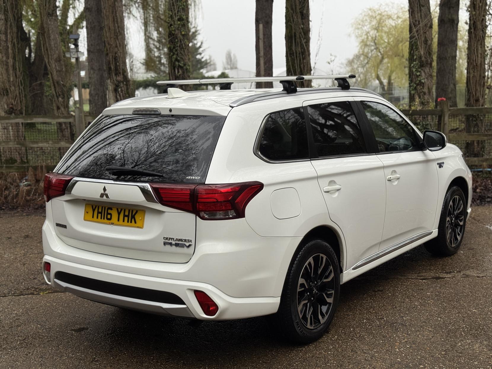 Mitsubishi Outlander 2.0h 12kWh GX4h SUV 5dr Petrol Plug-in Hybrid CVT 4WD Euro 6 (s/s) (200 ps)
