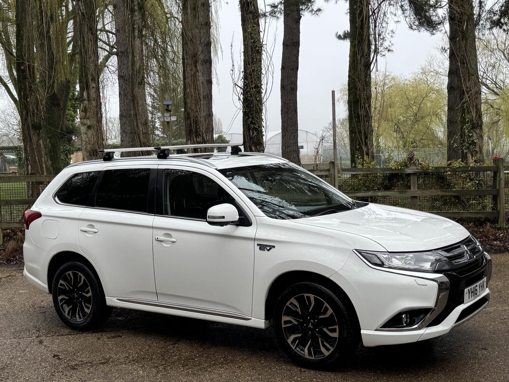 Mitsubishi Outlander 2.0h 12kWh GX4h SUV 5dr Petrol Plug-in Hybrid CVT 4WD Euro 6 (s/s) (200 ps)