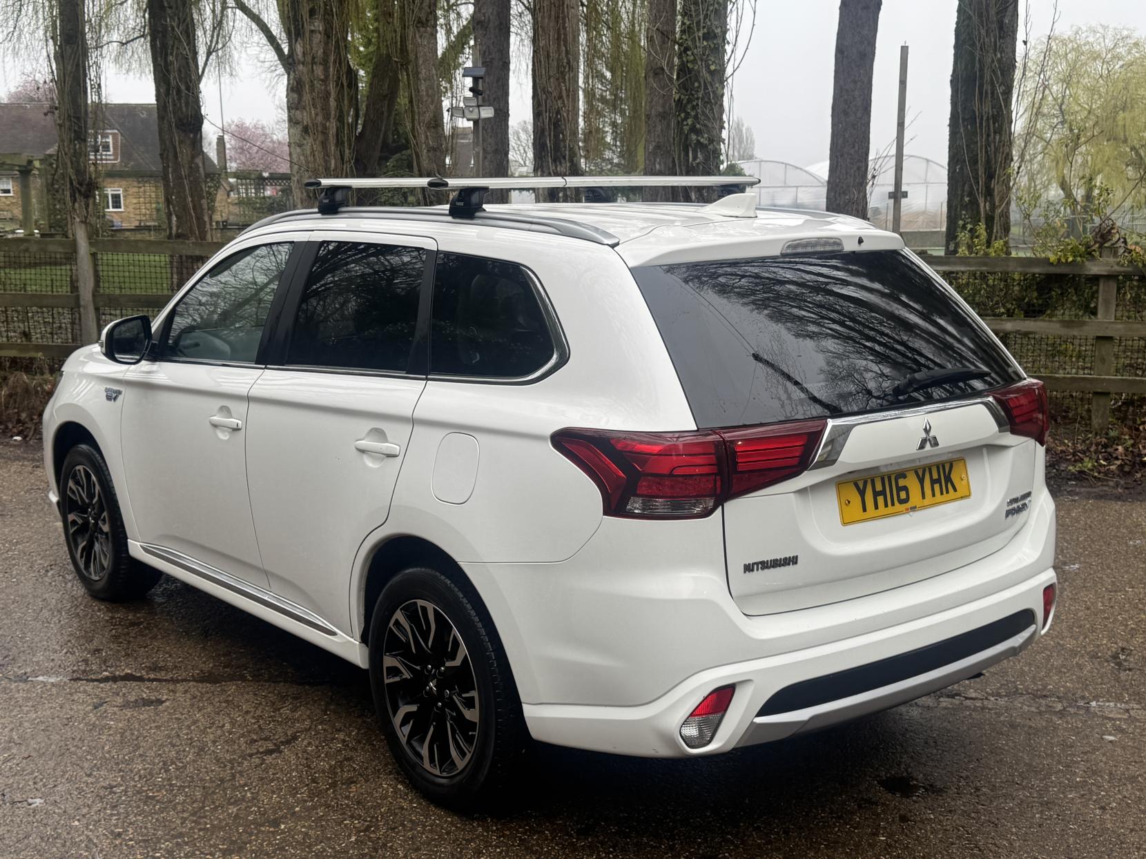 Mitsubishi Outlander 2.0h 12kWh GX4h SUV 5dr Petrol Plug-in Hybrid CVT 4WD Euro 6 (s/s) (200 ps)