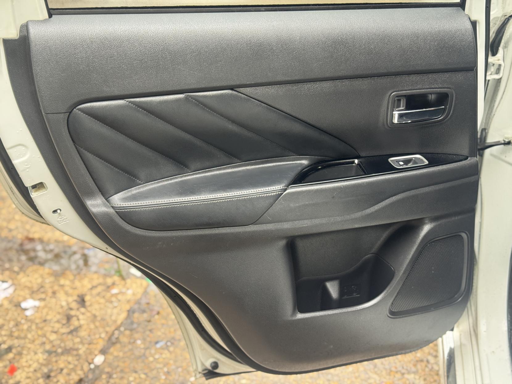 Mitsubishi Outlander 2.0h 12kWh GX4h SUV 5dr Petrol Plug-in Hybrid CVT 4WD Euro 6 (s/s) (200 ps)