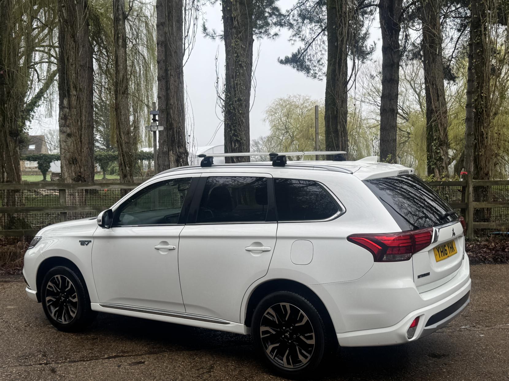 Mitsubishi Outlander 2.0h 12kWh GX4h SUV 5dr Petrol Plug-in Hybrid CVT 4WD Euro 6 (s/s) (200 ps)