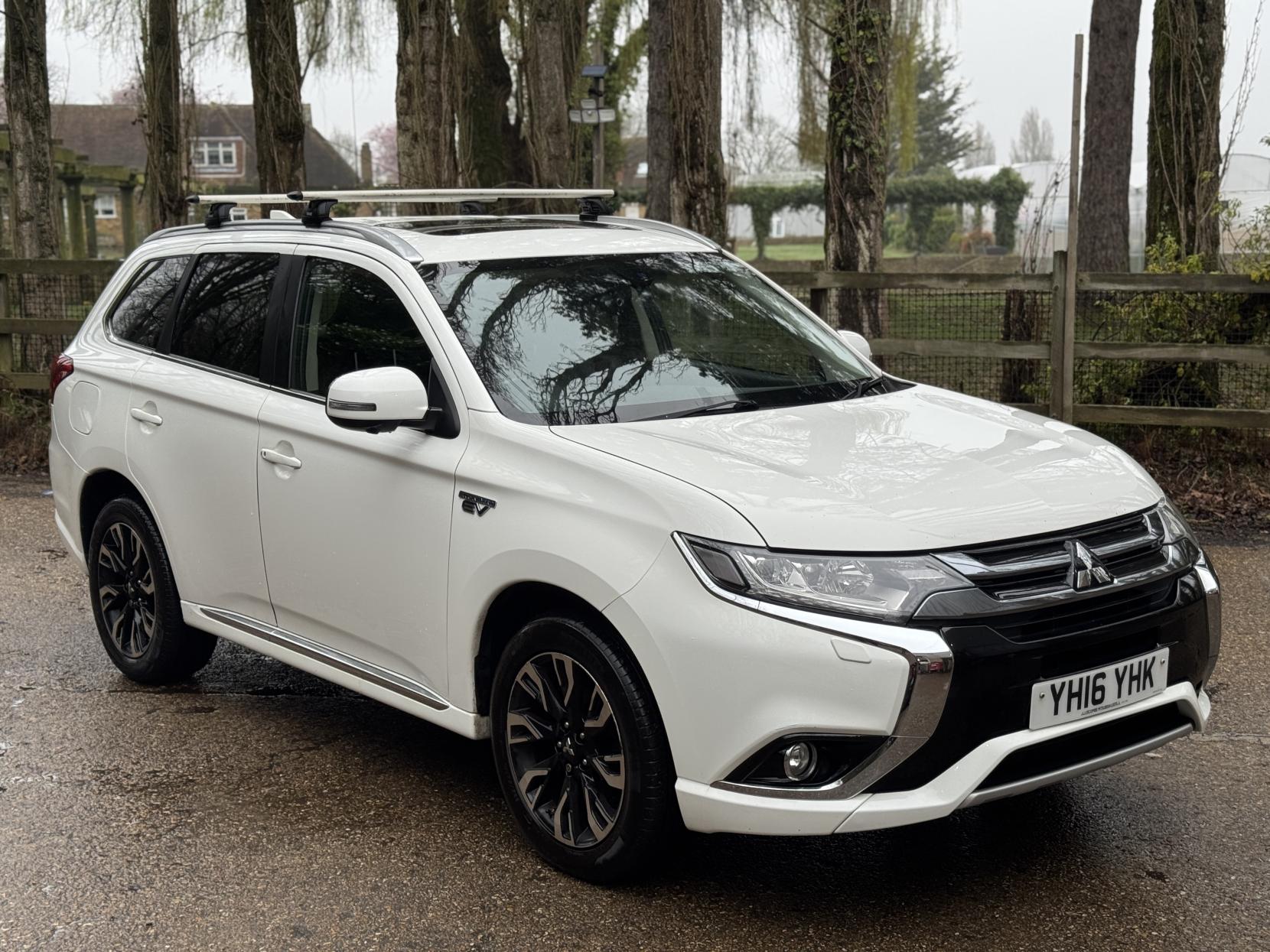 Mitsubishi Outlander 2.0h 12kWh GX4h SUV 5dr Petrol Plug-in Hybrid CVT 4WD Euro 6 (s/s) (200 ps)