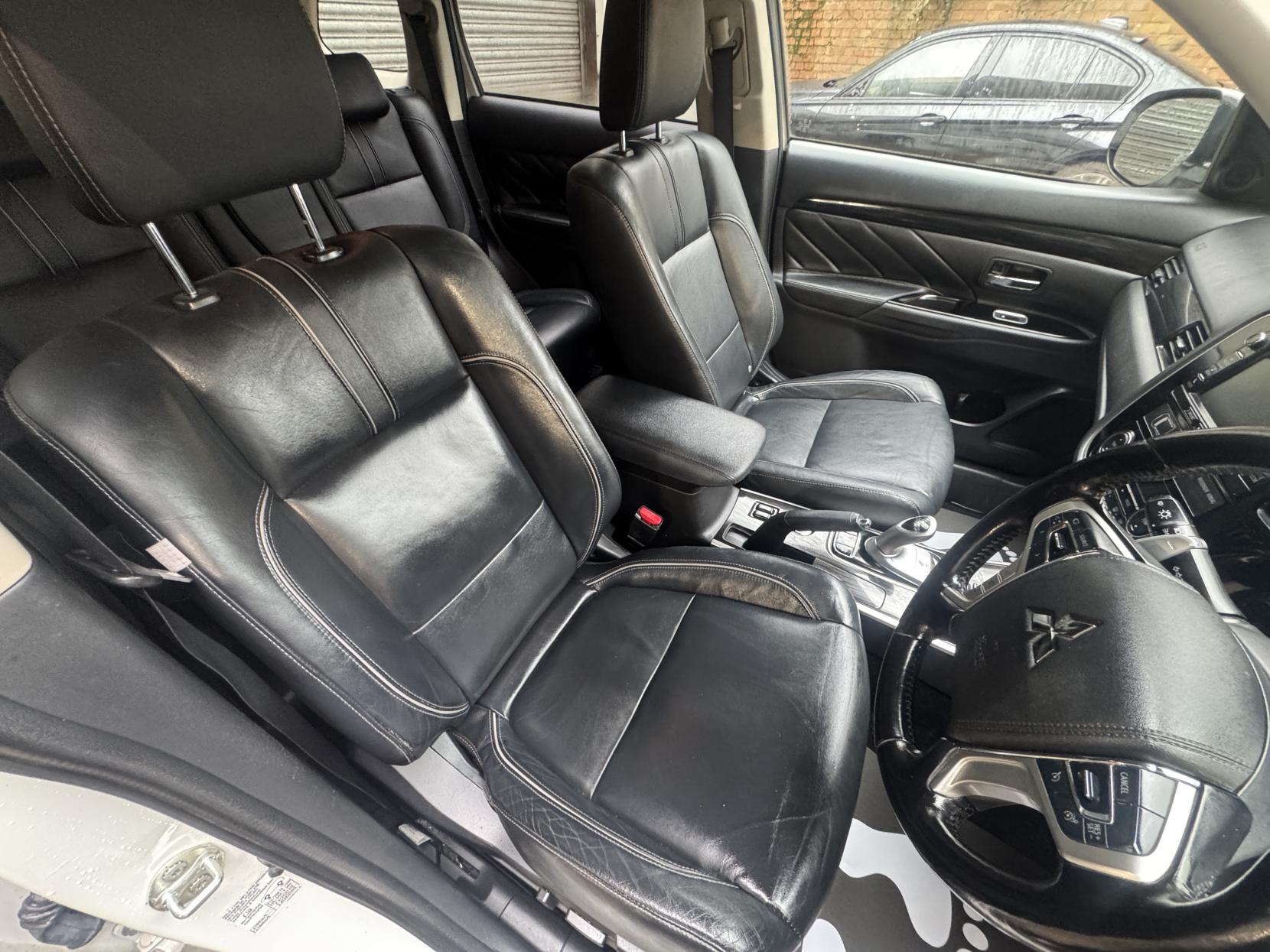 Mitsubishi Outlander 2.0h 12kWh GX4h SUV 5dr Petrol Plug-in Hybrid CVT 4WD Euro 6 (s/s) (200 ps)