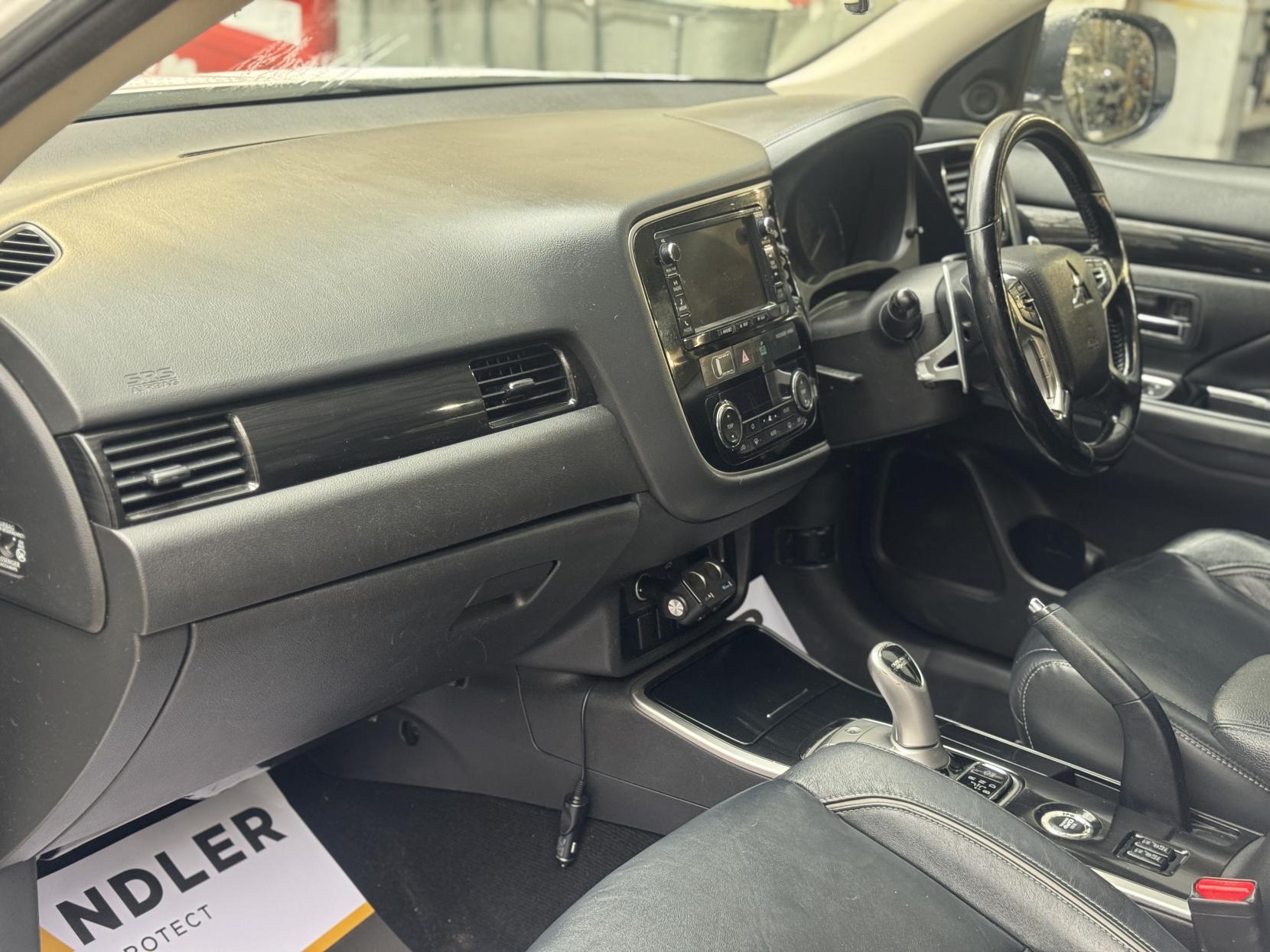 Mitsubishi Outlander 2.0h 12kWh GX4h SUV 5dr Petrol Plug-in Hybrid CVT 4WD Euro 6 (s/s) (200 ps)