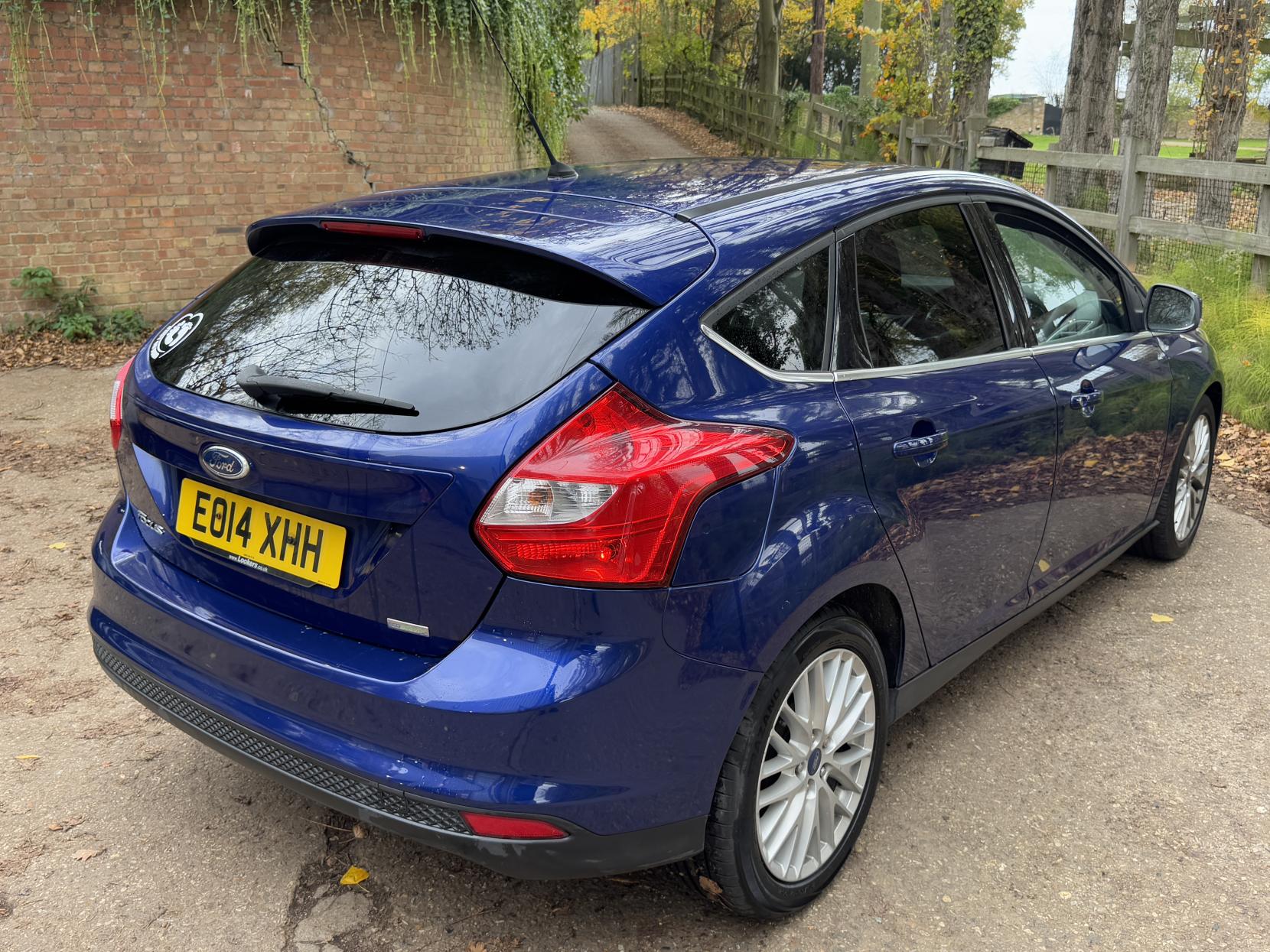 Ford Focus 1.0T EcoBoost Zetec Hatchback 5dr Petrol Manual Euro 5 (s/s) (125 ps)