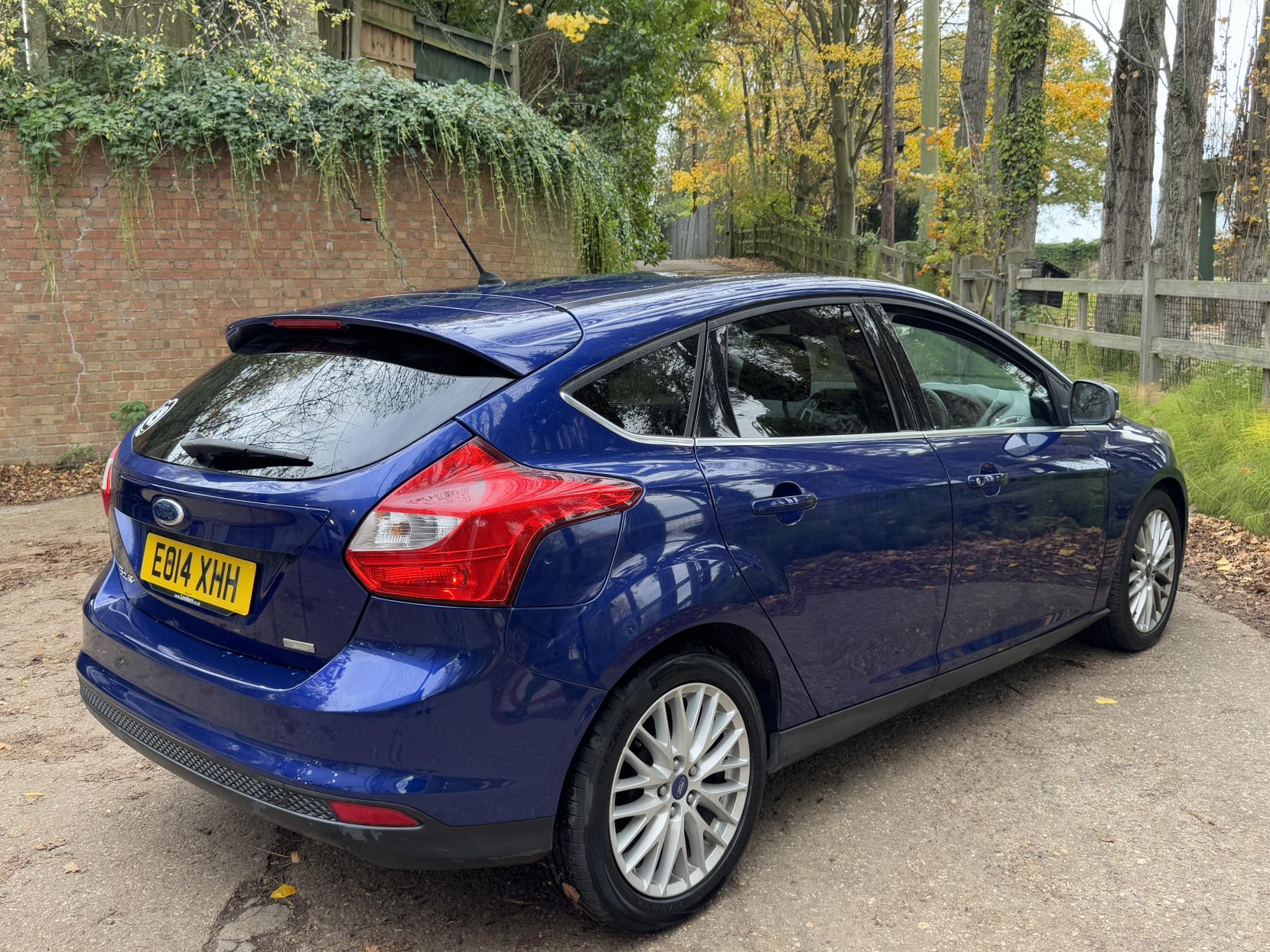 Ford Focus 1.0T EcoBoost Zetec Hatchback 5dr Petrol Manual Euro 5 (s/s) (125 ps)