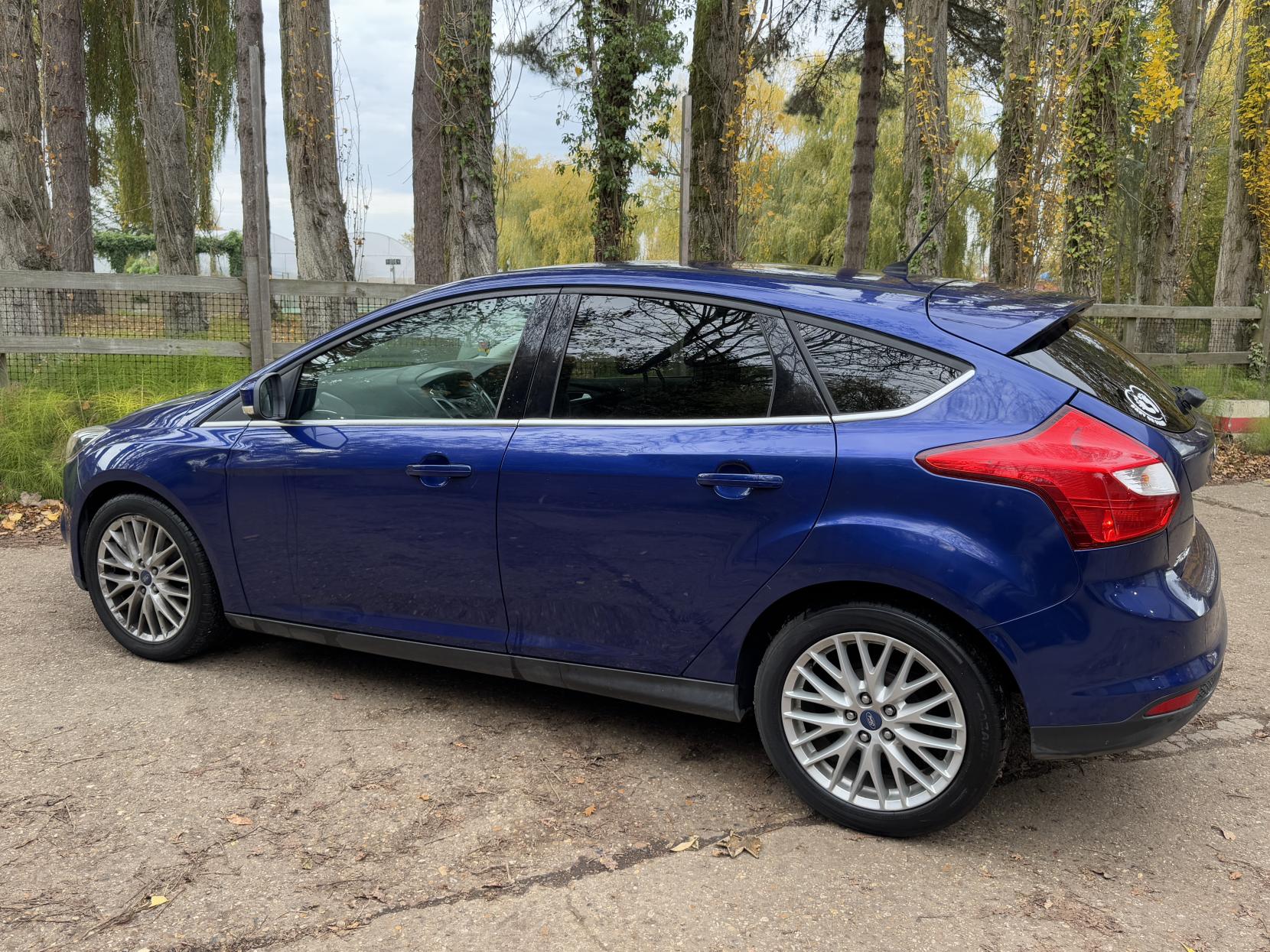 Ford Focus 1.0T EcoBoost Zetec Hatchback 5dr Petrol Manual Euro 5 (s/s) (125 ps)