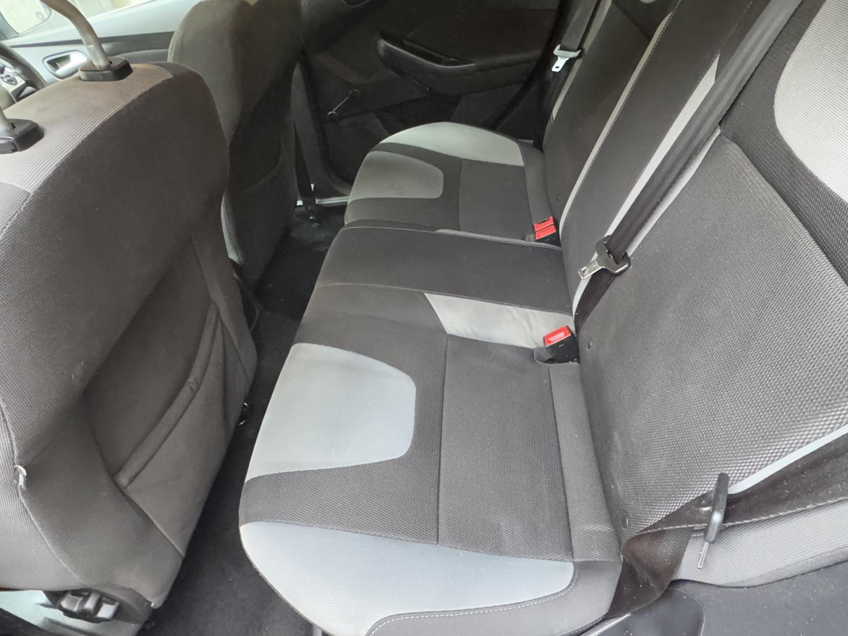 Ford Focus 1.0T EcoBoost Zetec Hatchback 5dr Petrol Manual Euro 5 (s/s) (125 ps)