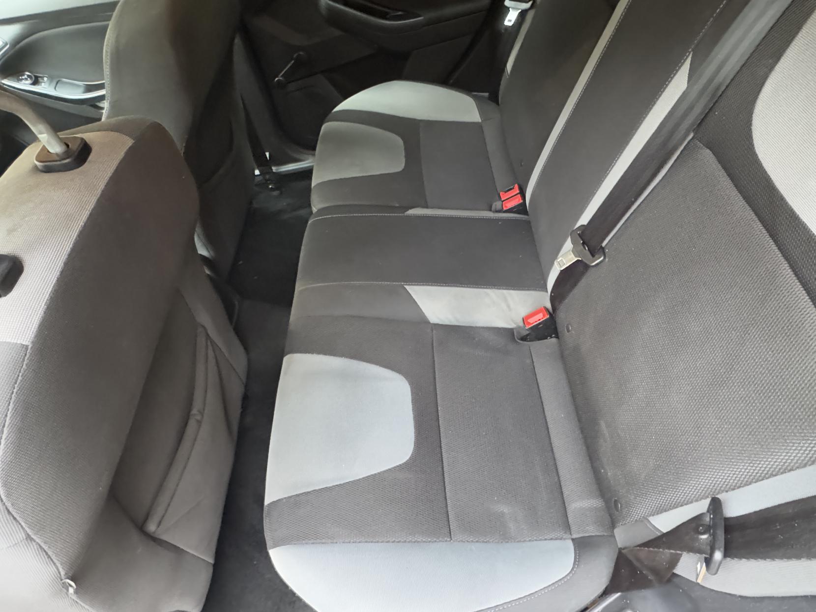 Ford Focus 1.0T EcoBoost Zetec Hatchback 5dr Petrol Manual Euro 5 (s/s) (125 ps)