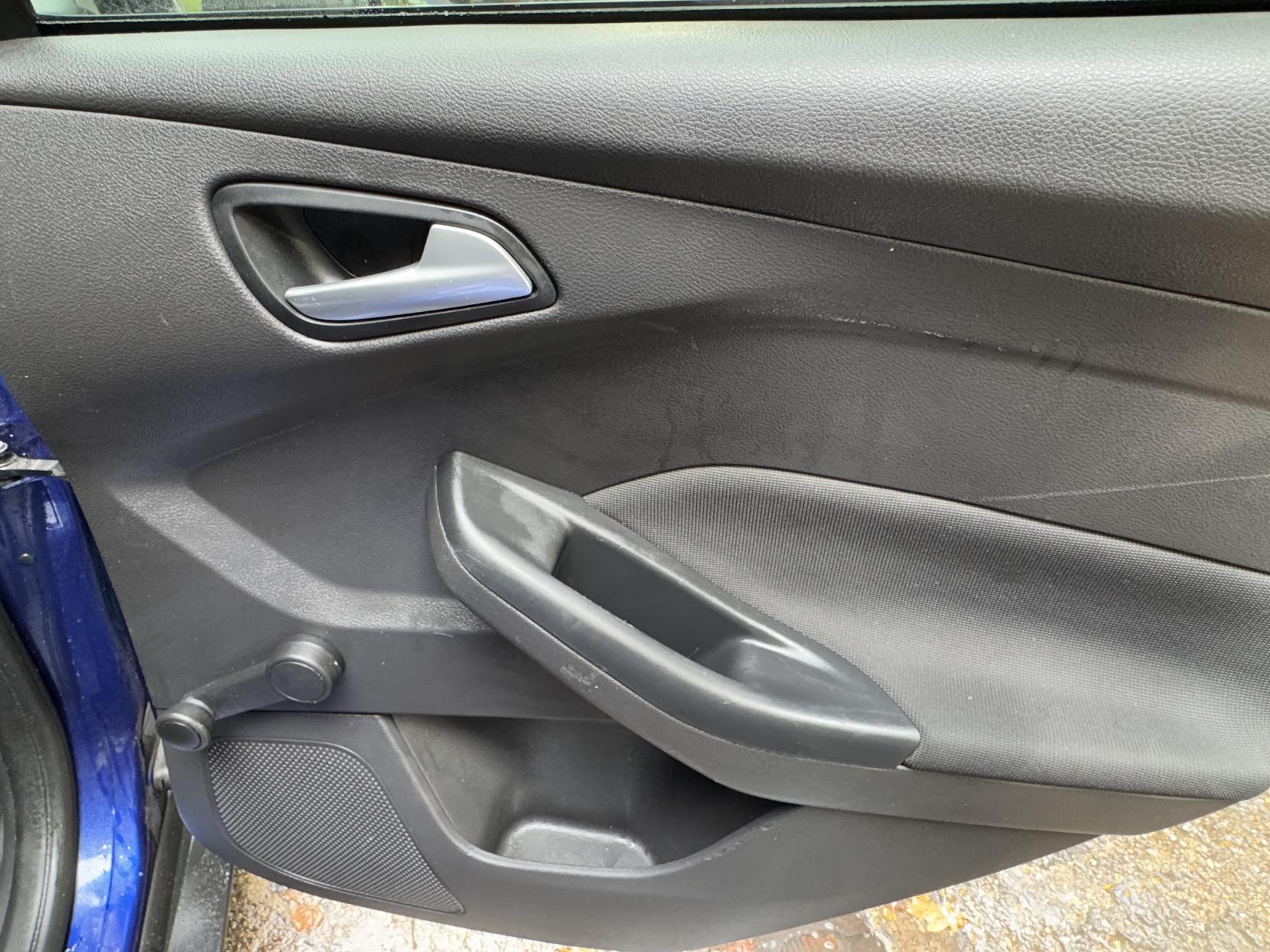 Ford Focus 1.0T EcoBoost Zetec Hatchback 5dr Petrol Manual Euro 5 (s/s) (125 ps)