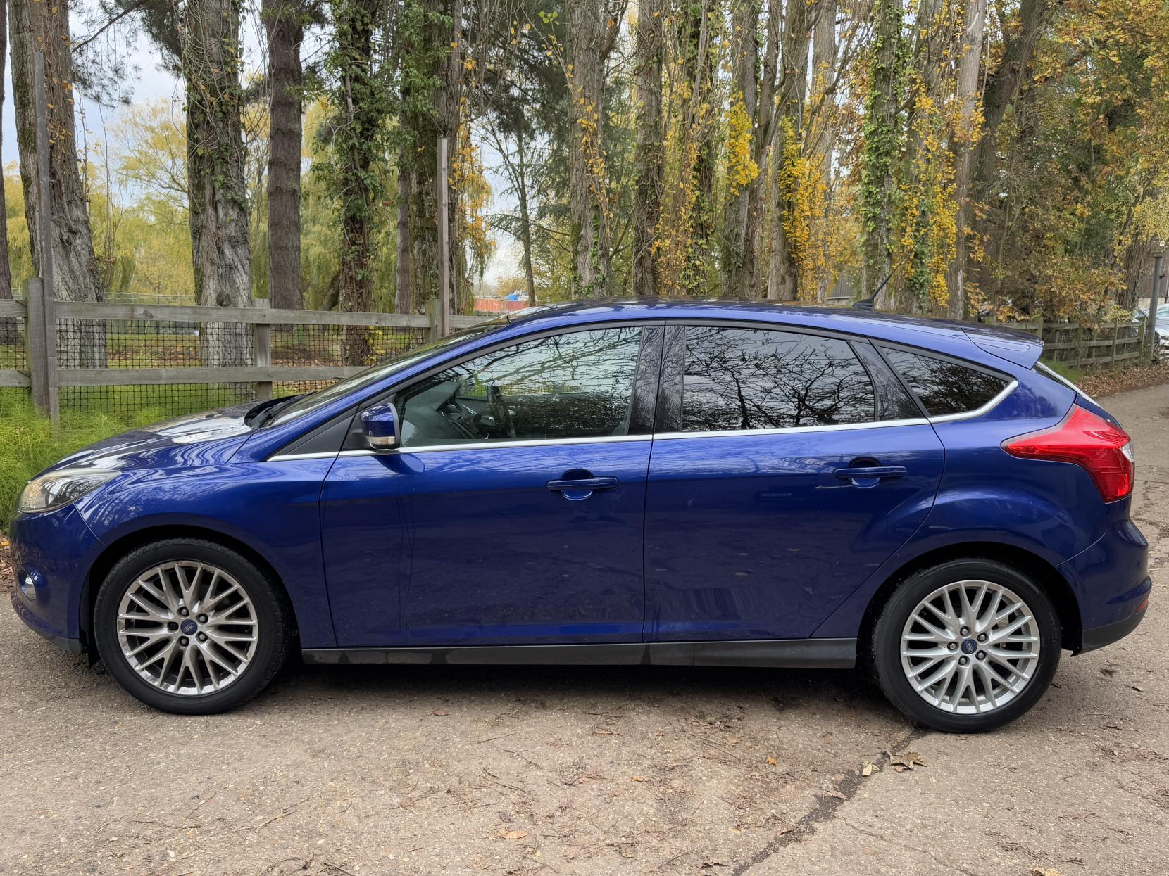 Ford Focus 1.0T EcoBoost Zetec Hatchback 5dr Petrol Manual Euro 5 (s/s) (125 ps)