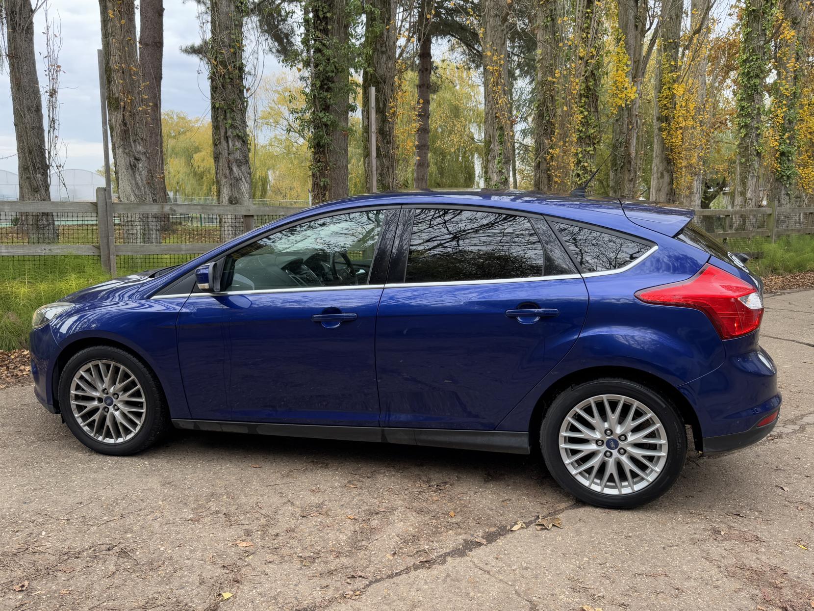 Ford Focus 1.0T EcoBoost Zetec Hatchback 5dr Petrol Manual Euro 5 (s/s) (125 ps)