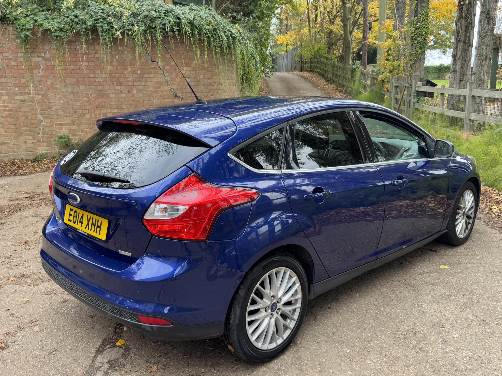 Ford Focus 1.0T EcoBoost Zetec Hatchback 5dr Petrol Manual Euro 5 (s/s) (125 ps)