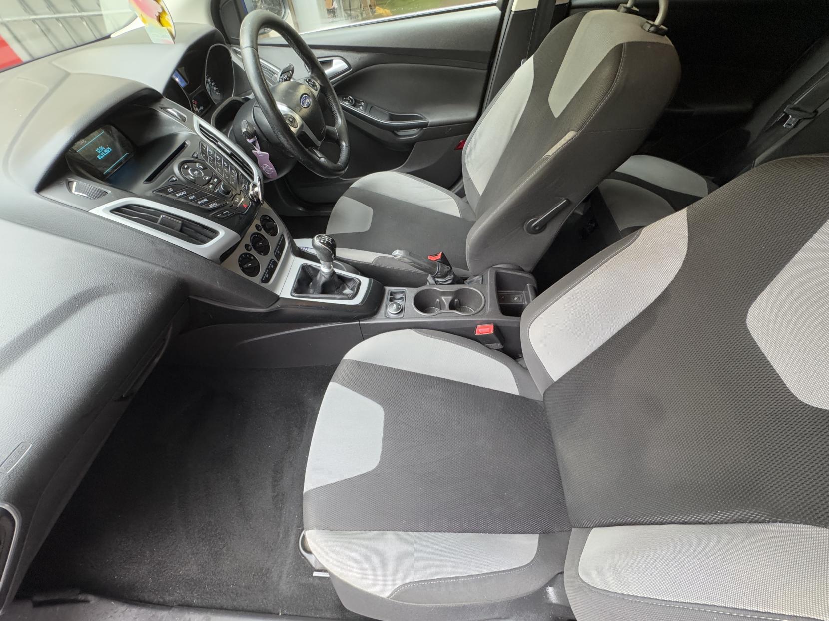 Ford Focus 1.0T EcoBoost Zetec Hatchback 5dr Petrol Manual Euro 5 (s/s) (125 ps)