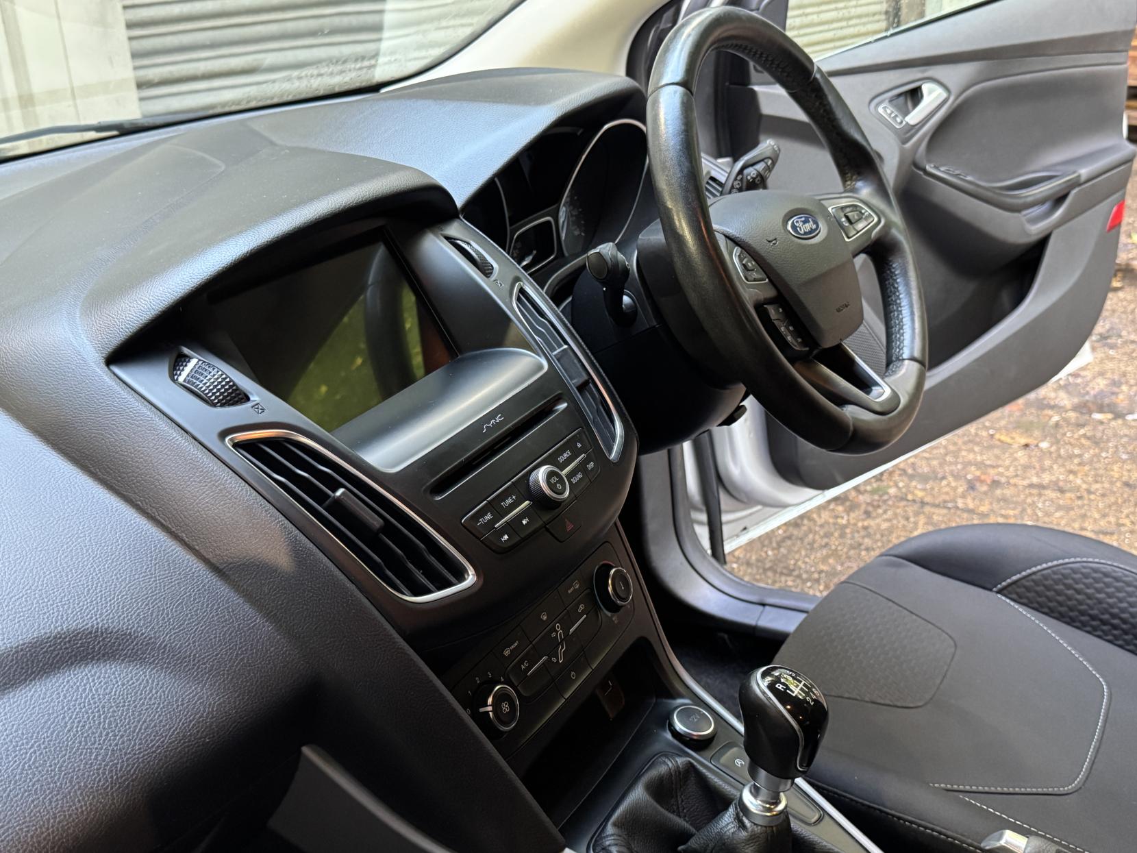 Ford Focus 1.0T EcoBoost Zetec Edition Hatchback 5dr Petrol Manual Euro 6 (s/s) (125 ps)