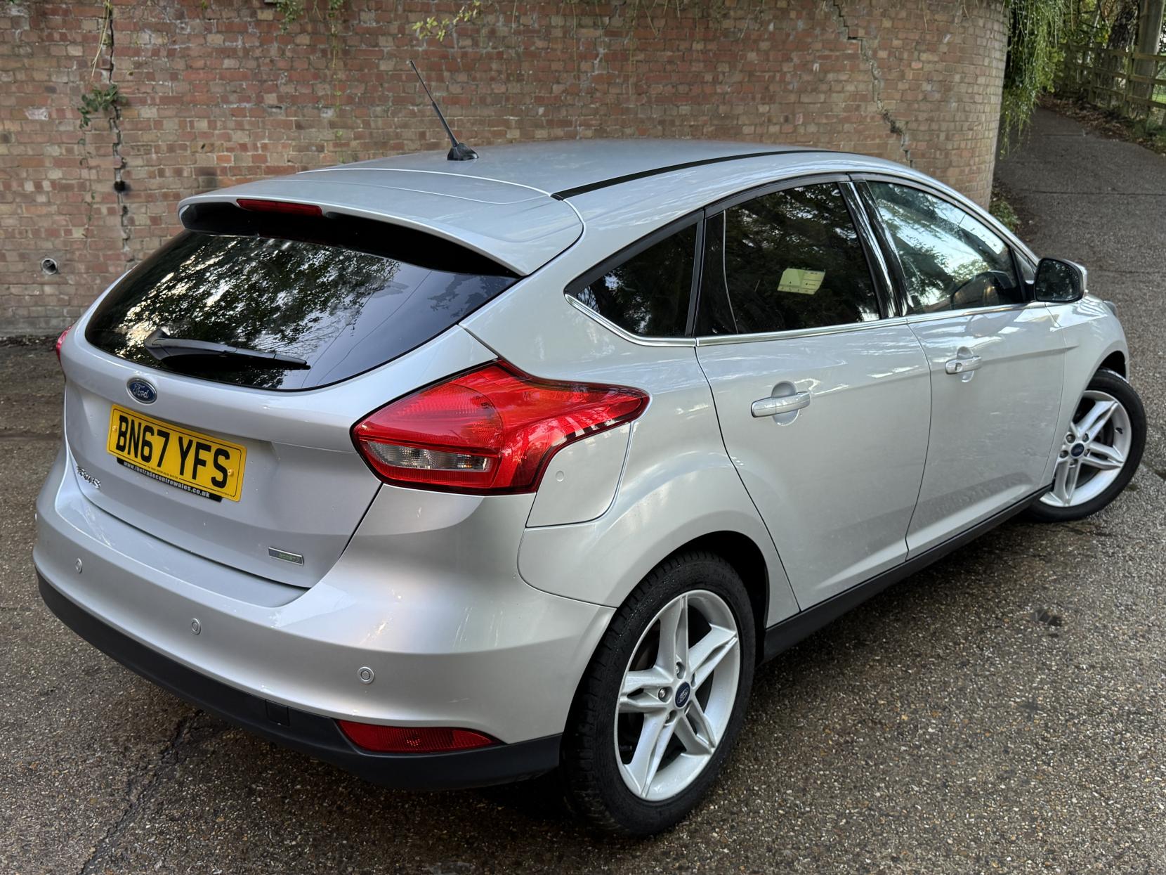Ford Focus 1.0T EcoBoost Zetec Edition Hatchback 5dr Petrol Manual Euro 6 (s/s) (125 ps)