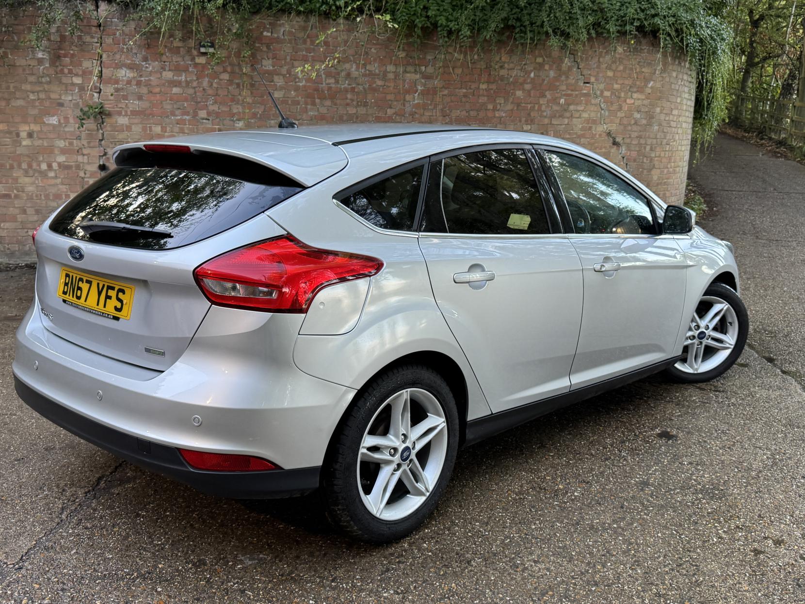 Ford Focus 1.0T EcoBoost Zetec Edition Hatchback 5dr Petrol Manual Euro 6 (s/s) (125 ps)