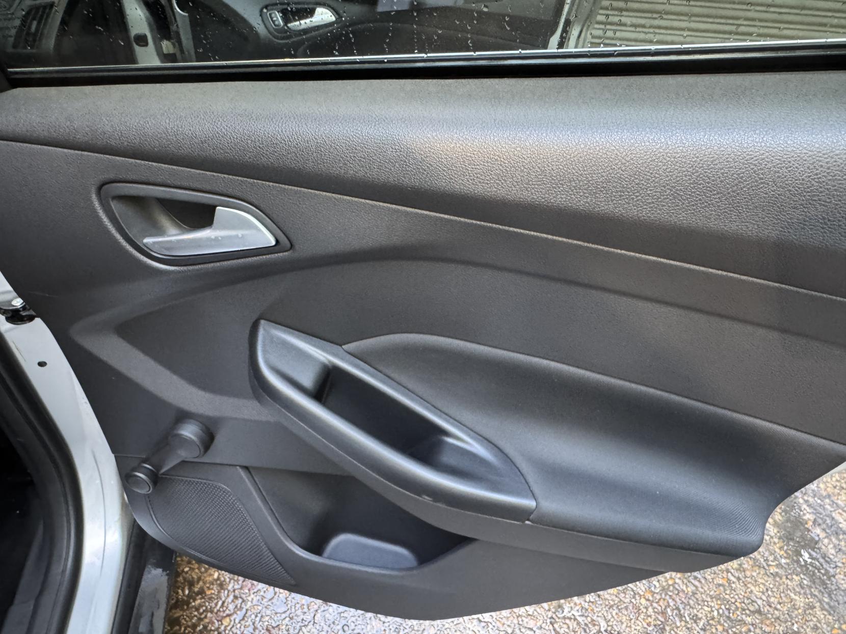 Ford Focus 1.0T EcoBoost Zetec Edition Hatchback 5dr Petrol Manual Euro 6 (s/s) (125 ps)