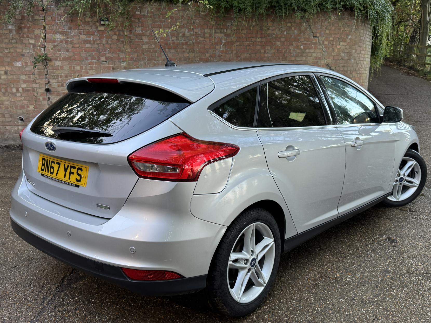 Ford Focus 1.0T EcoBoost Zetec Edition Hatchback 5dr Petrol Manual Euro 6 (s/s) (125 ps)