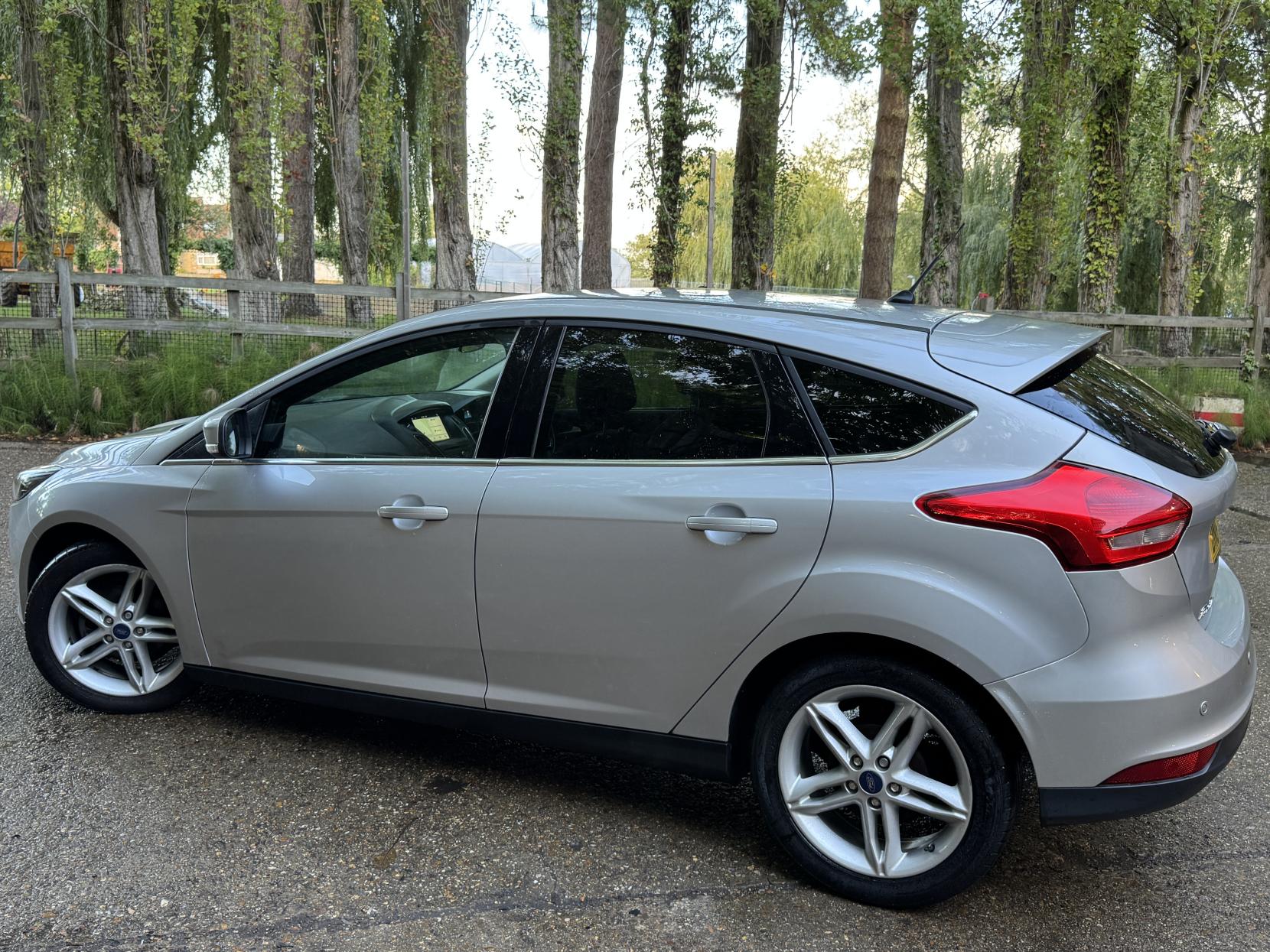 Ford Focus 1.0T EcoBoost Zetec Edition Hatchback 5dr Petrol Manual Euro 6 (s/s) (125 ps)