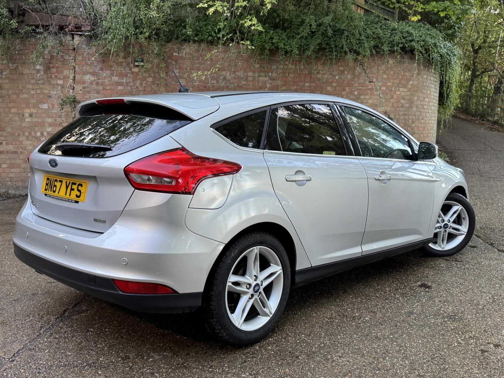 Ford Focus 1.0T EcoBoost Zetec Edition Hatchback 5dr Petrol Manual Euro 6 (s/s) (125 ps)