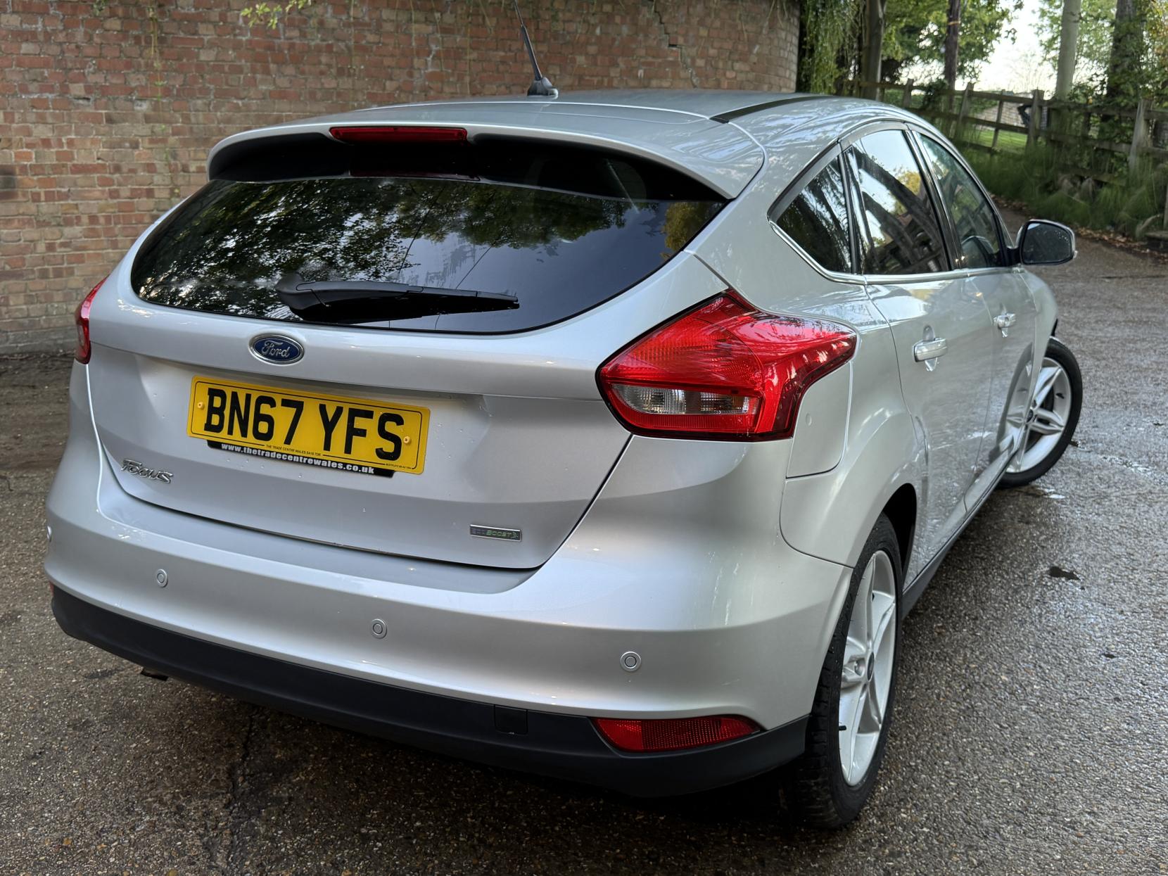 Ford Focus 1.0T EcoBoost Zetec Edition Hatchback 5dr Petrol Manual Euro 6 (s/s) (125 ps)