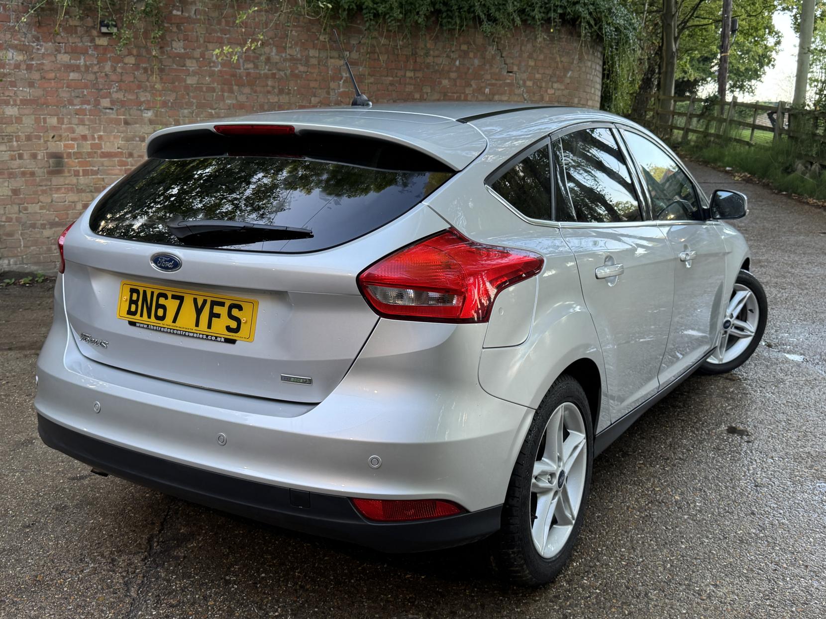 Ford Focus 1.0T EcoBoost Zetec Edition Hatchback 5dr Petrol Manual Euro 6 (s/s) (125 ps)