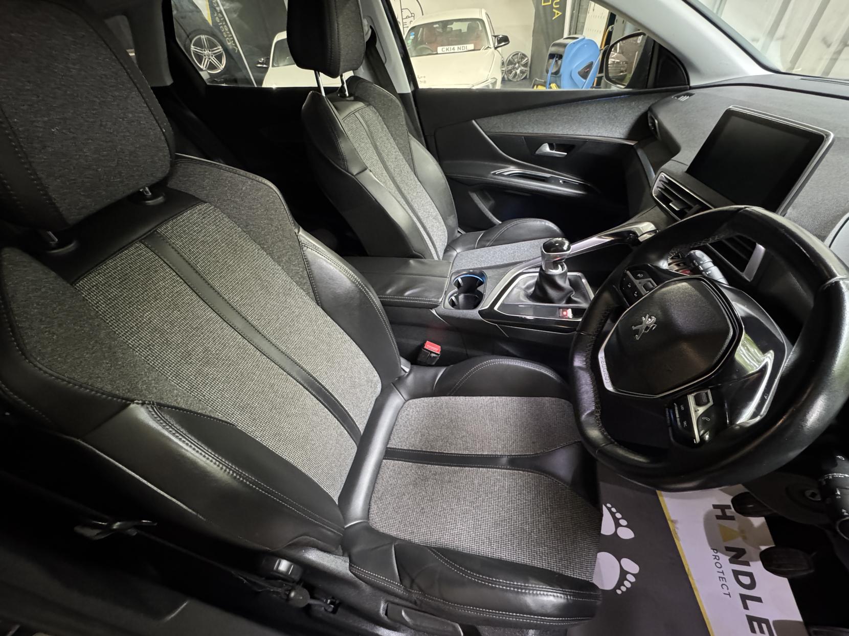 Peugeot 3008 1.2 PureTech Allure SUV 5dr Petrol Manual Euro 6 (s/s) (130 ps)