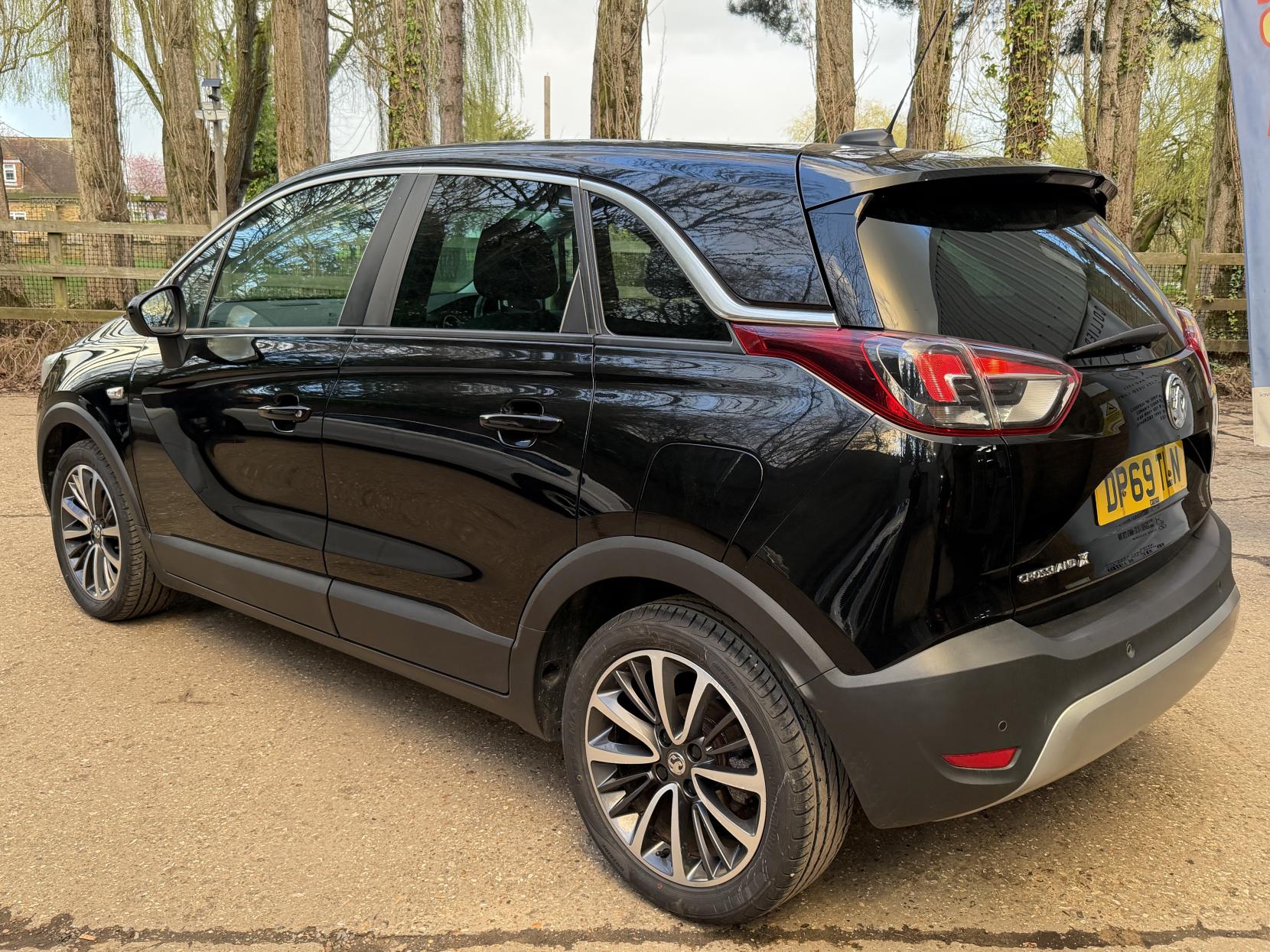 Vauxhall Crossland X 1.2 Elite Nav SUV 5dr Petrol Manual Euro 6 (s/s) (83 ps)