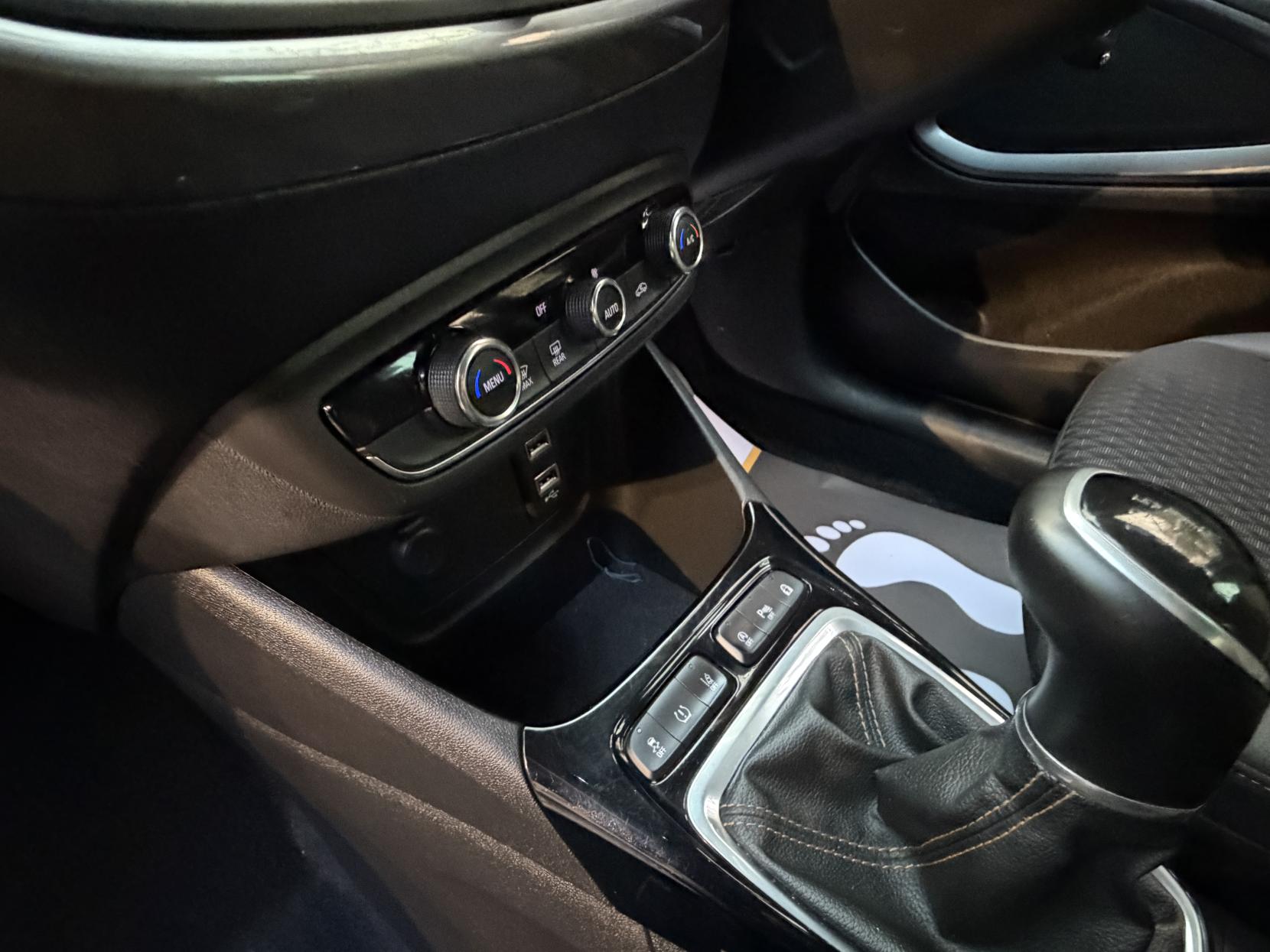 Vauxhall Crossland X 1.2 Elite Nav SUV 5dr Petrol Manual Euro 6 (s/s) (83 ps)