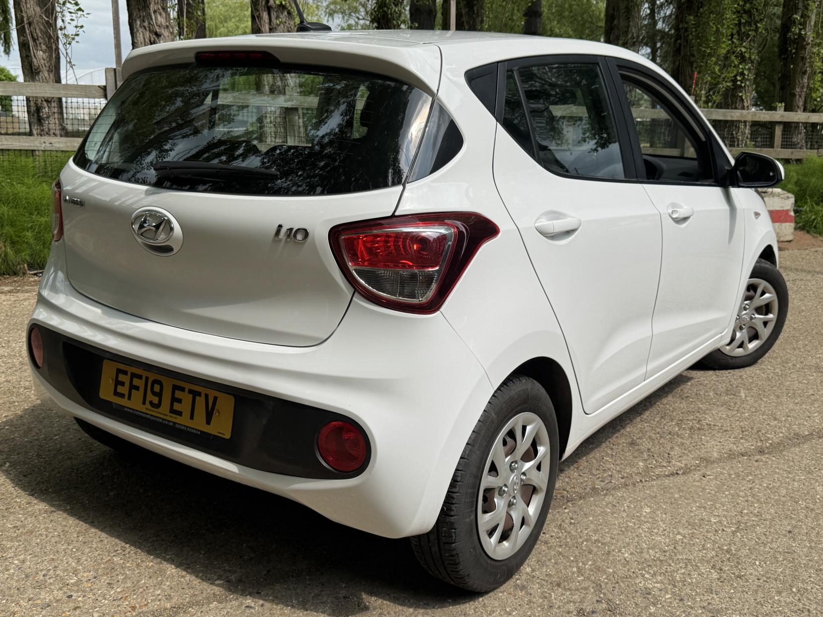 Hyundai i10 1.0 SE Hatchback 5dr Petrol Manual Euro 6 (67 ps)