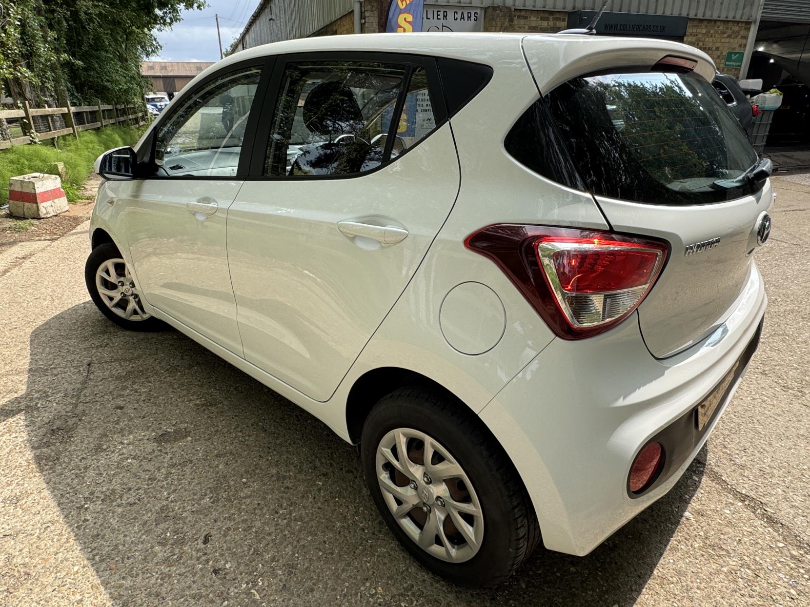 Hyundai i10 1.0 SE Hatchback 5dr Petrol Manual Euro 6 (67 ps)