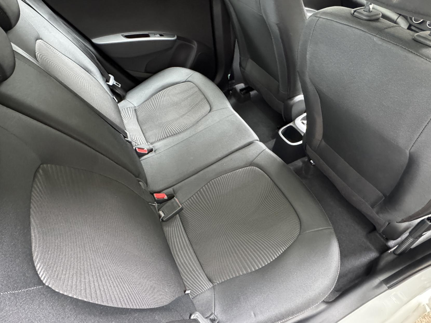 Hyundai i10 1.0 SE Hatchback 5dr Petrol Manual Euro 6 (67 ps)